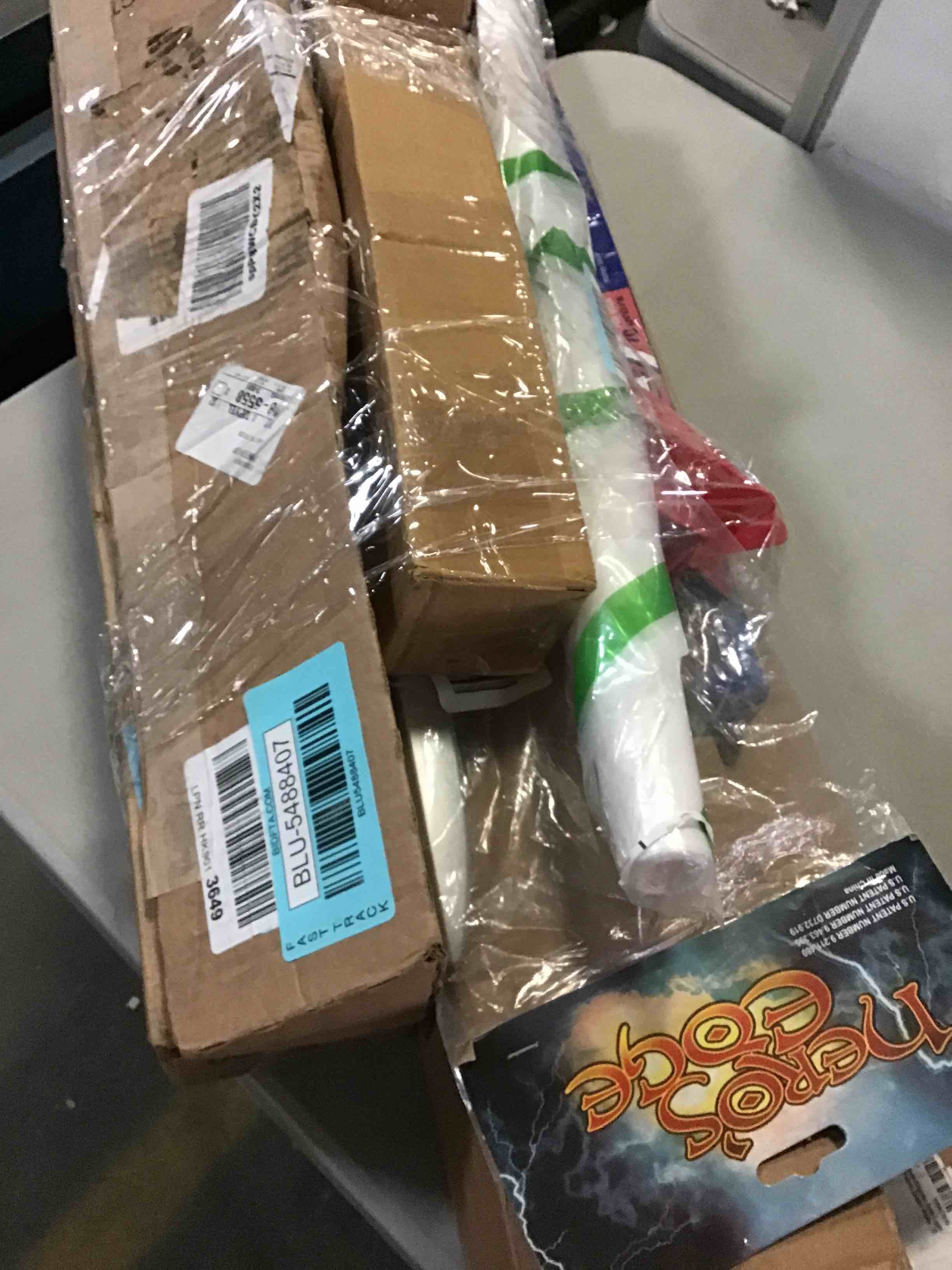 https://s3.amazonaws.com/lotting-images-prod/bidfta/BLU5488407_1700592186606.jpeg