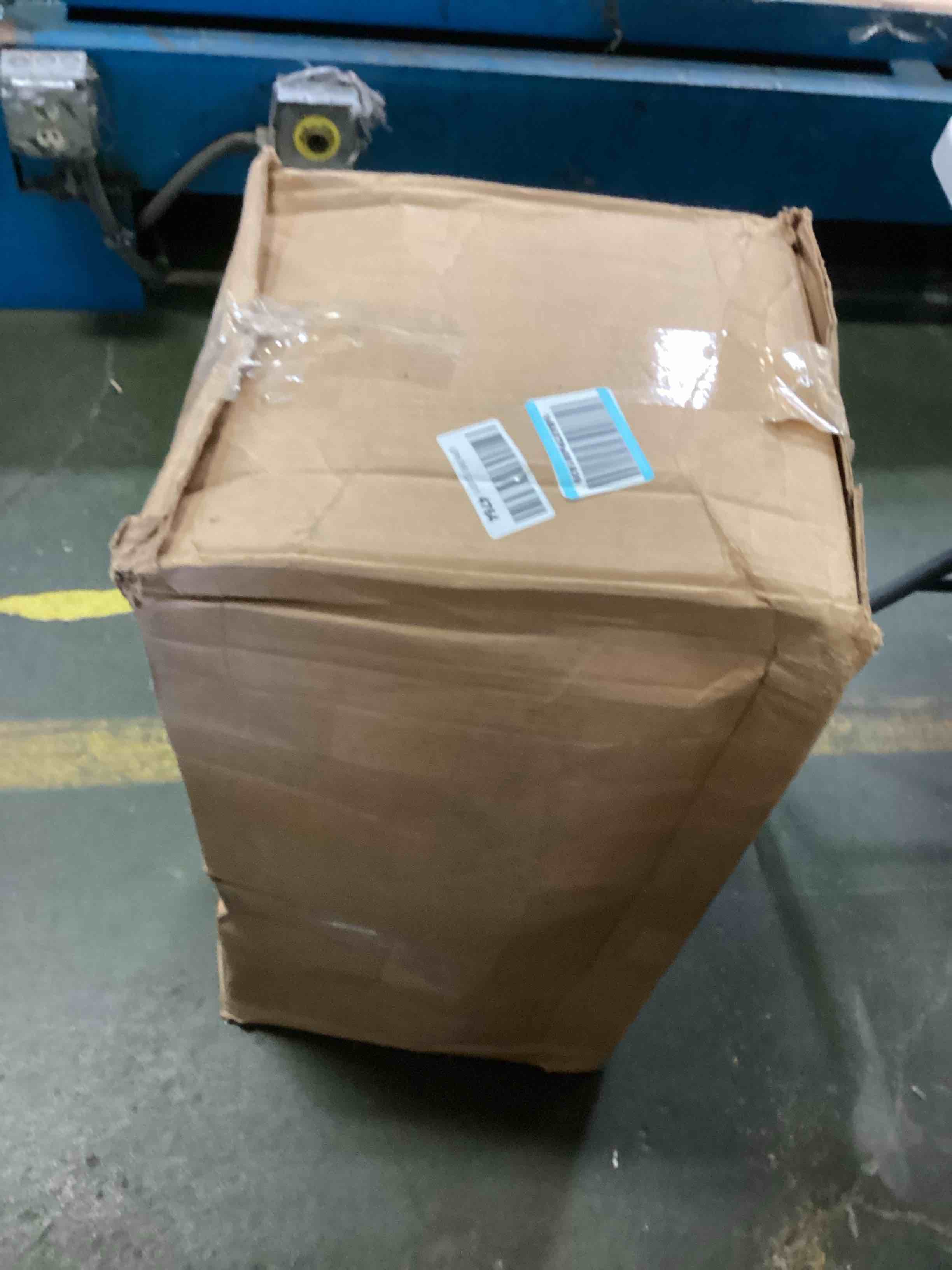 https://s3.amazonaws.com/lotting-images-prod/bidfta/BLU5489041_1699983199877.jpeg
