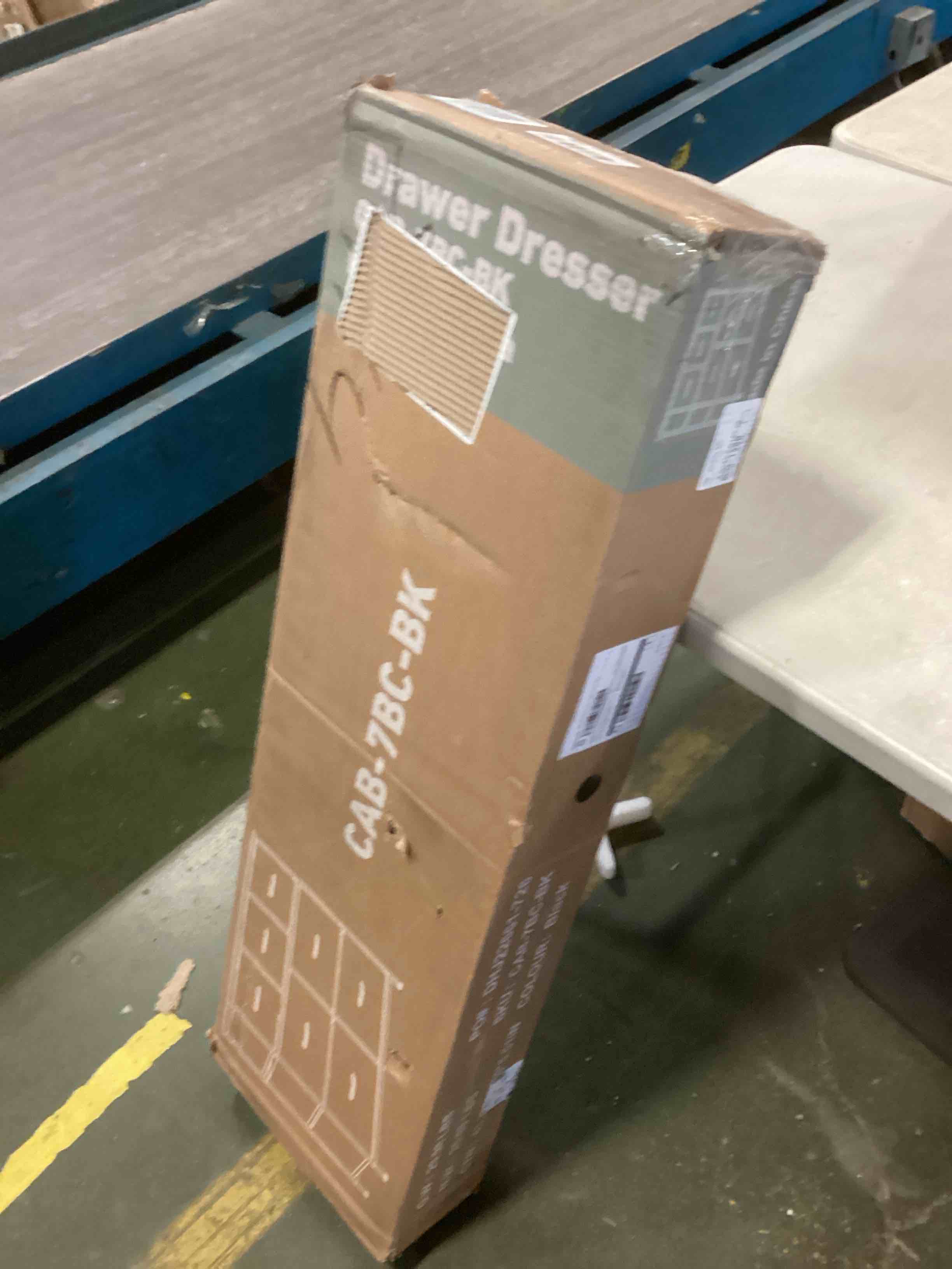 https://s3.amazonaws.com/lotting-images-prod/bidfta/BLU5489091_1699993260594.jpeg