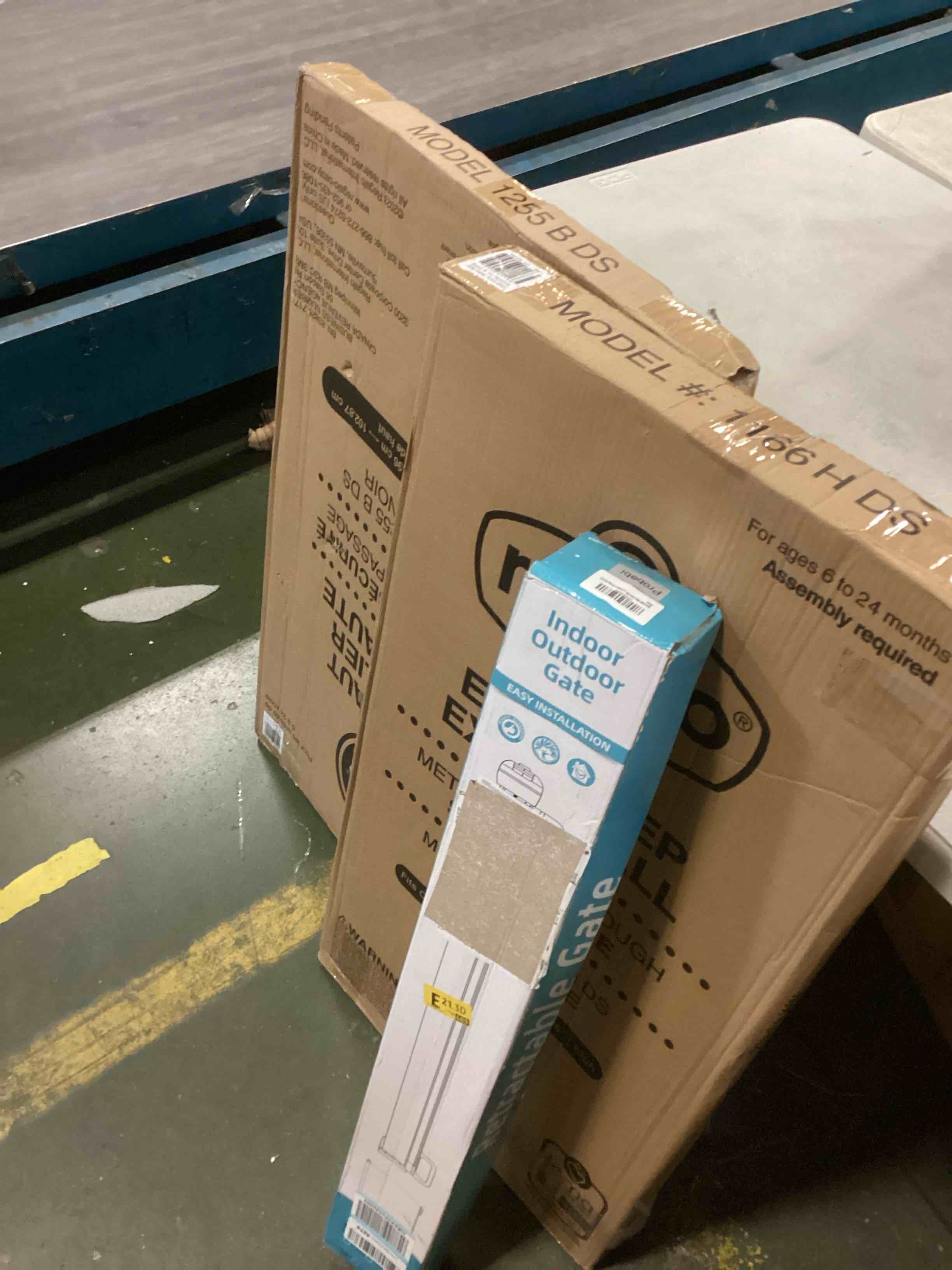 https://s3.amazonaws.com/lotting-images-prod/bidfta/BLU5489116_1699996293856.jpeg