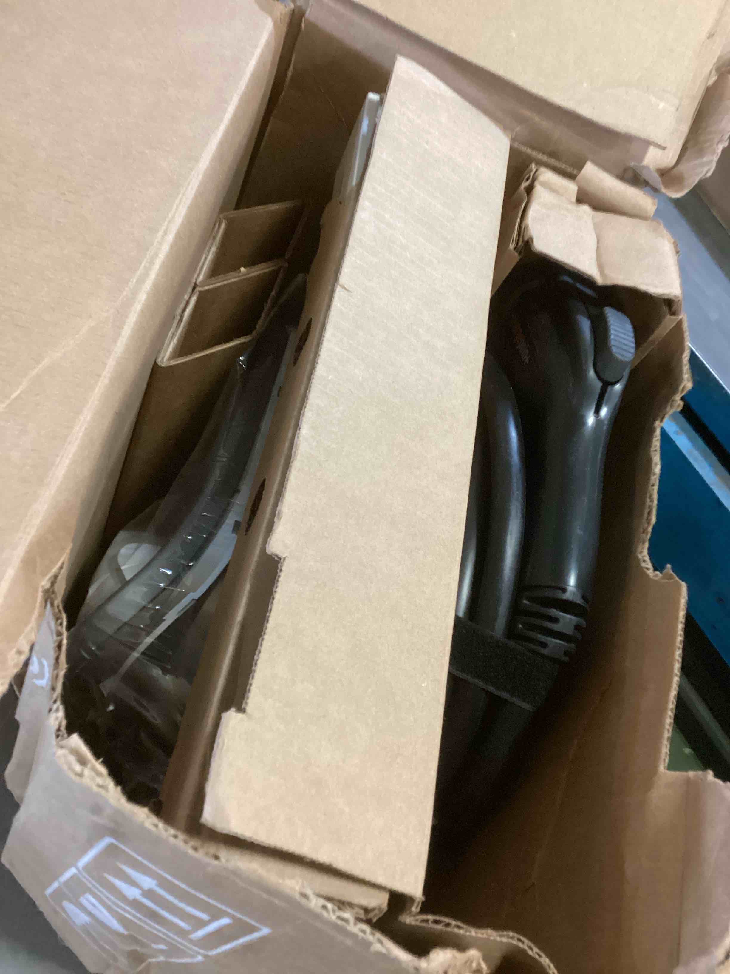 https://s3.amazonaws.com/lotting-images-prod/bidfta/BLU5489144_1700055756285.jpeg