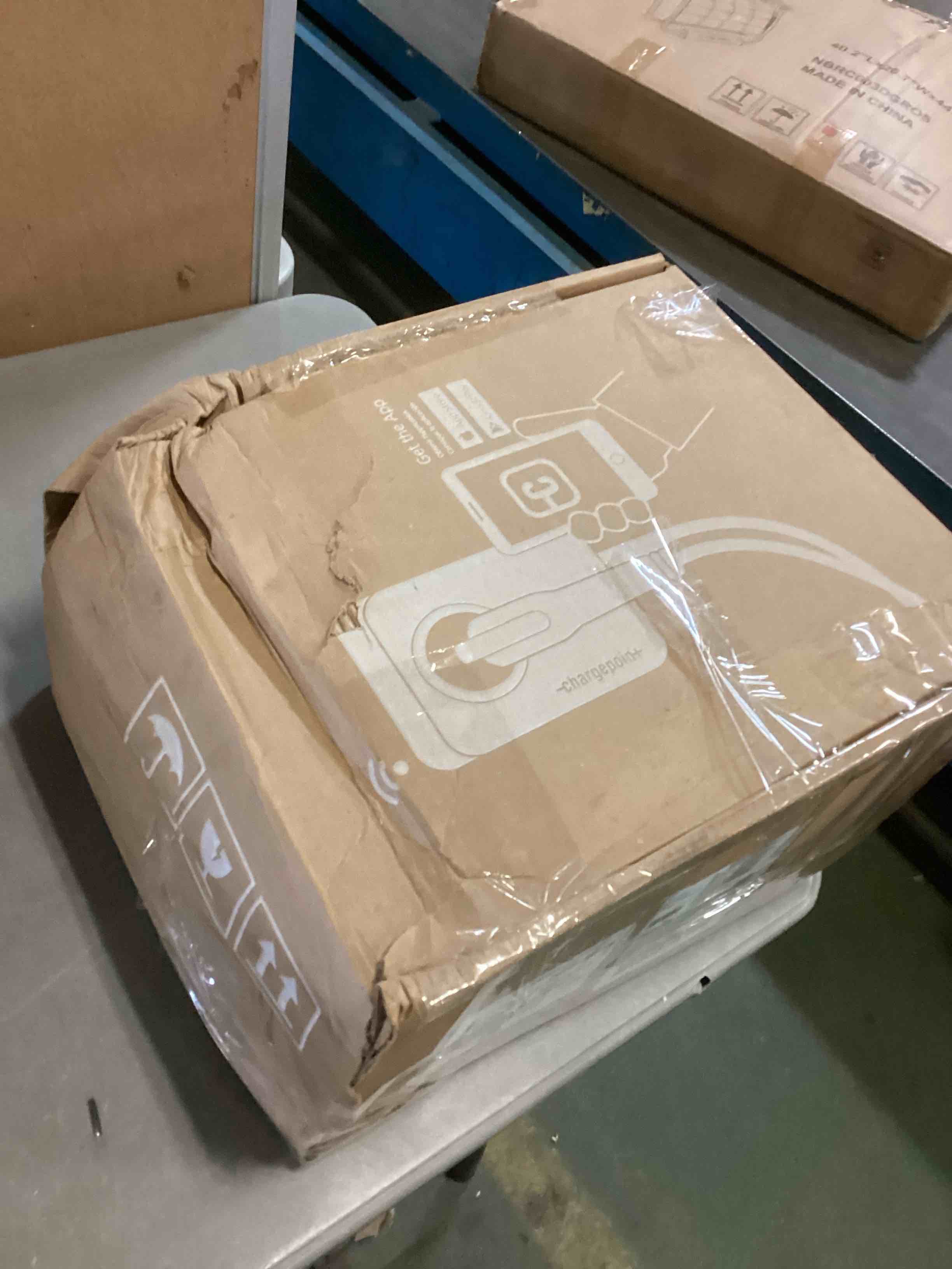 https://s3.amazonaws.com/lotting-images-prod/bidfta/BLU5489144_1700055794629.jpeg