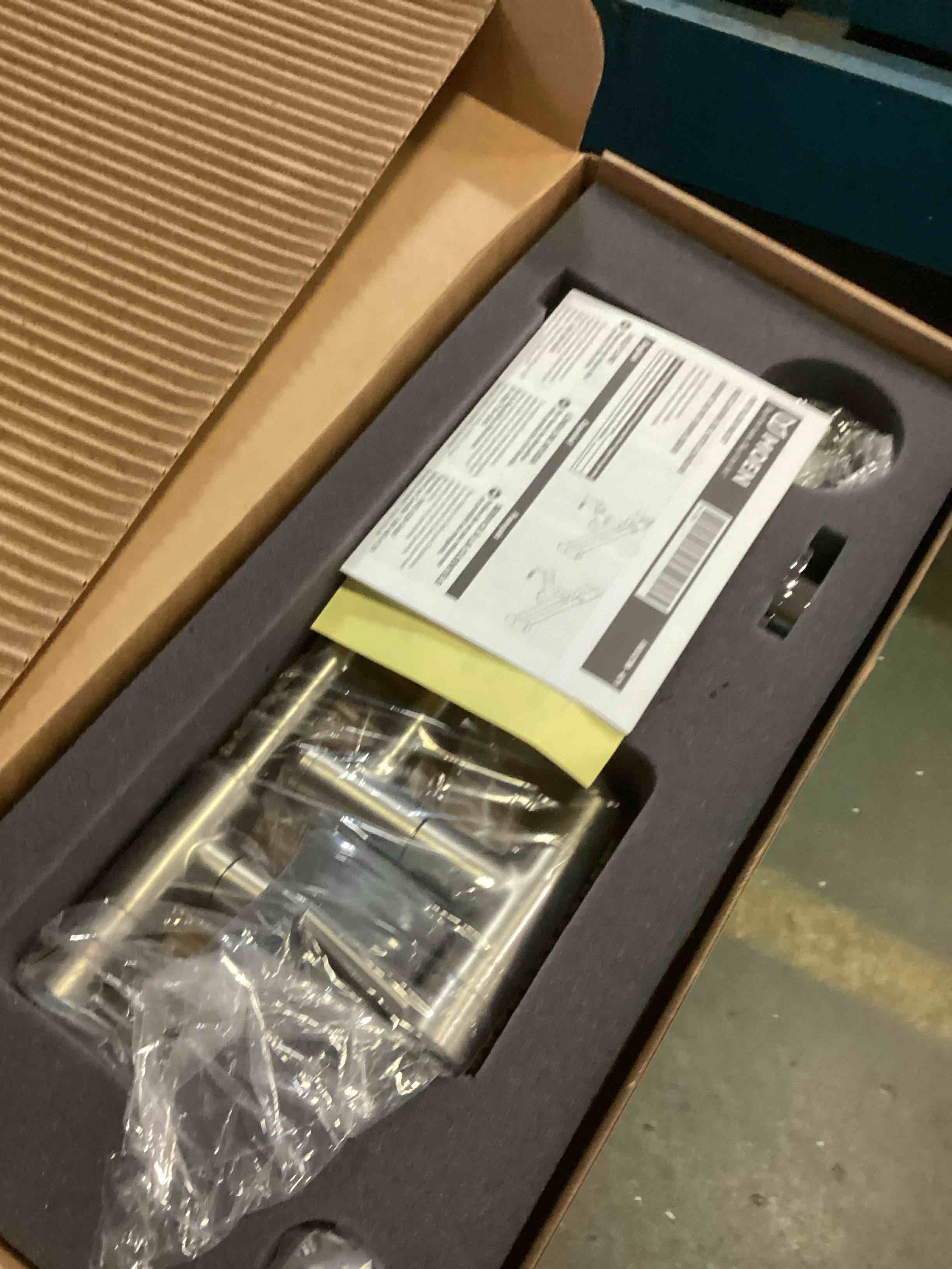 https://s3.amazonaws.com/lotting-images-prod/bidfta/BLU5489252_1700068728788.jpeg