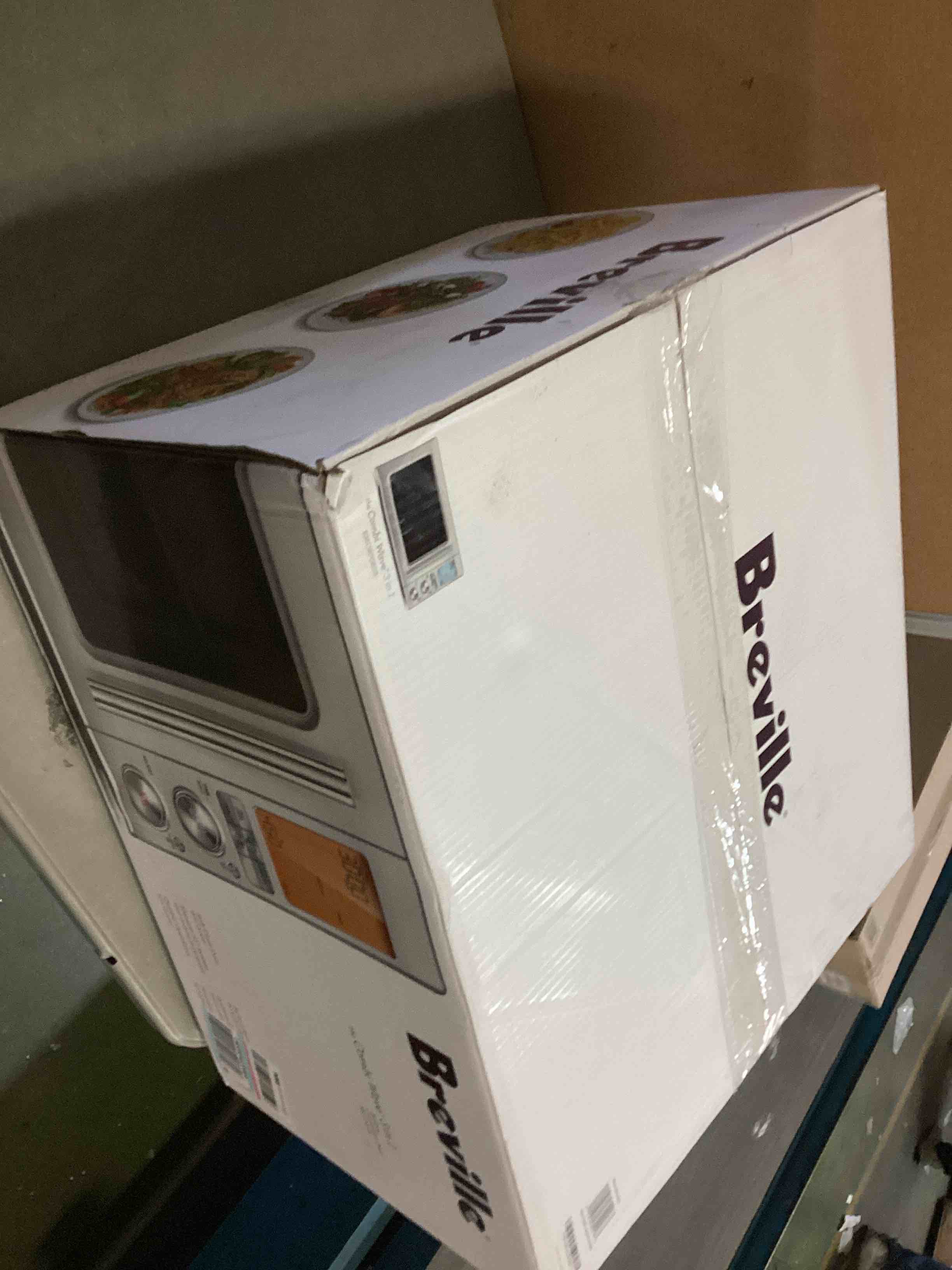 https://s3.amazonaws.com/lotting-images-prod/bidfta/BLU5489286_1700073914745.jpeg