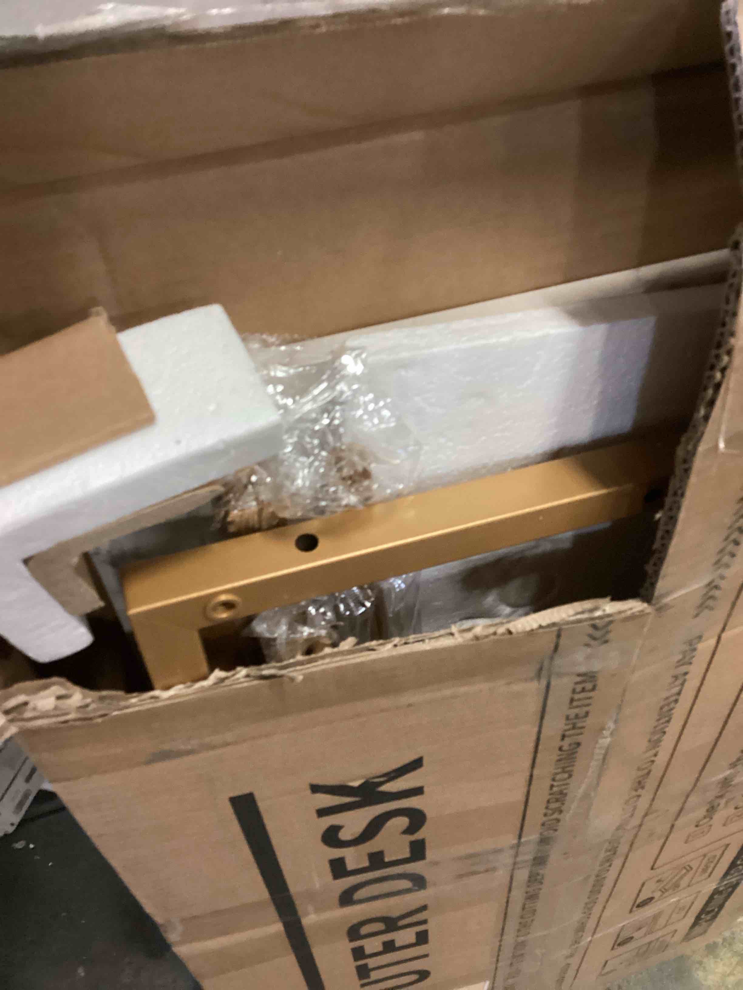 https://s3.amazonaws.com/lotting-images-prod/bidfta/BLU5489318_1700077659129.jpeg