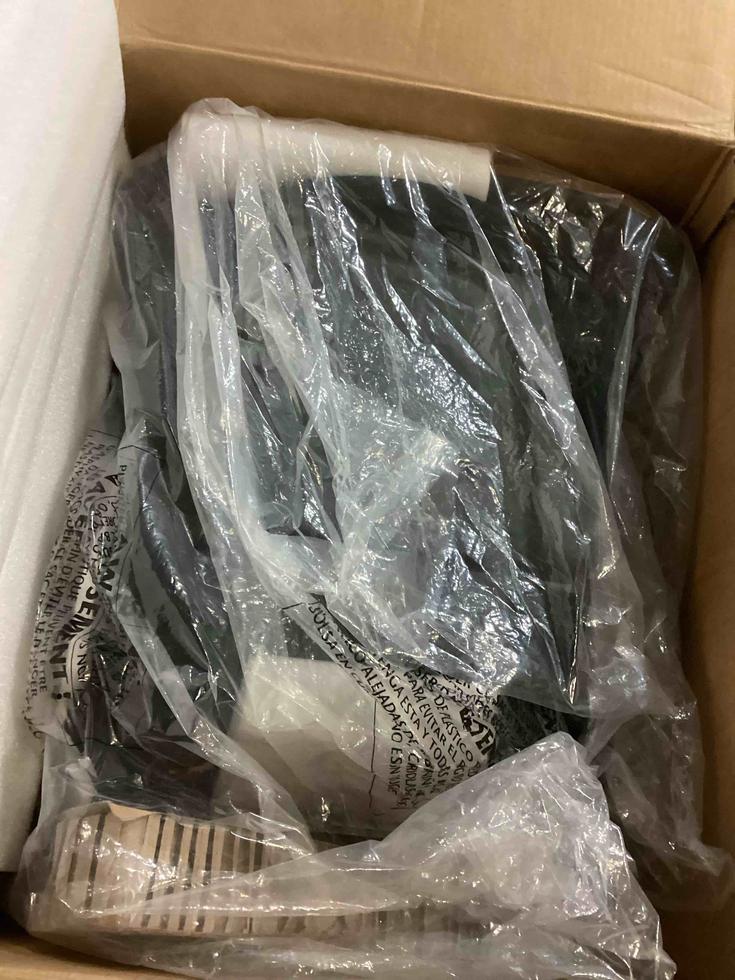 https://s3.amazonaws.com/lotting-images-prod/bidfta/BLU5489475_1700150705465.jpeg