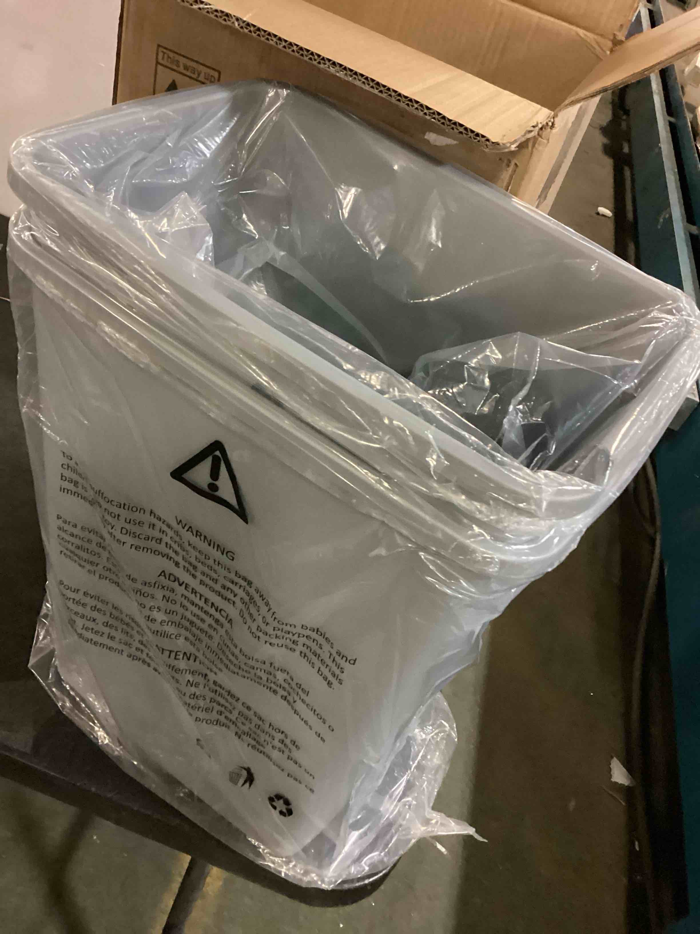 https://s3.amazonaws.com/lotting-images-prod/bidfta/BLU5489645_1700230171899.jpeg