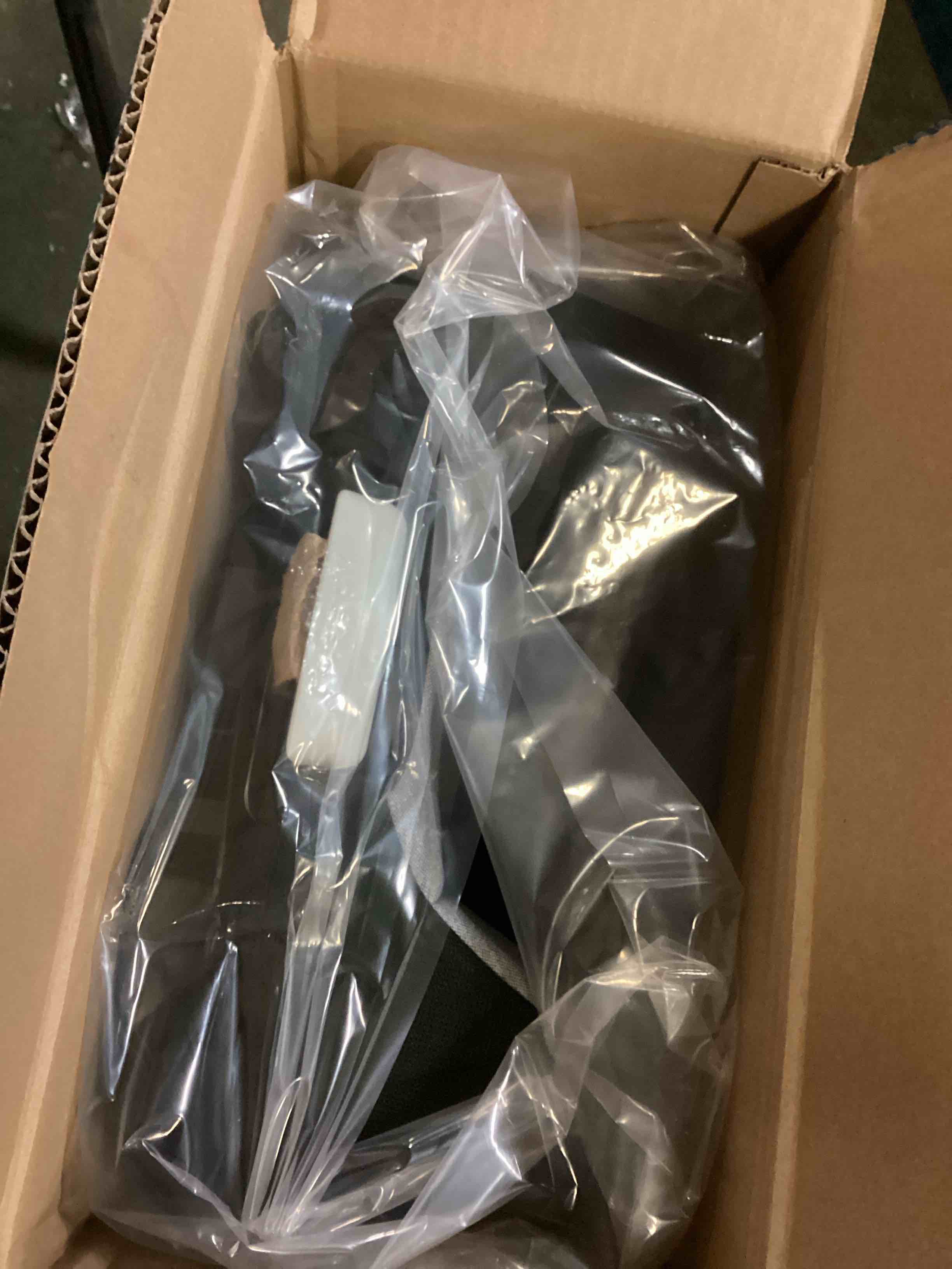 https://s3.amazonaws.com/lotting-images-prod/bidfta/BLU5489766_1700248218665.jpeg