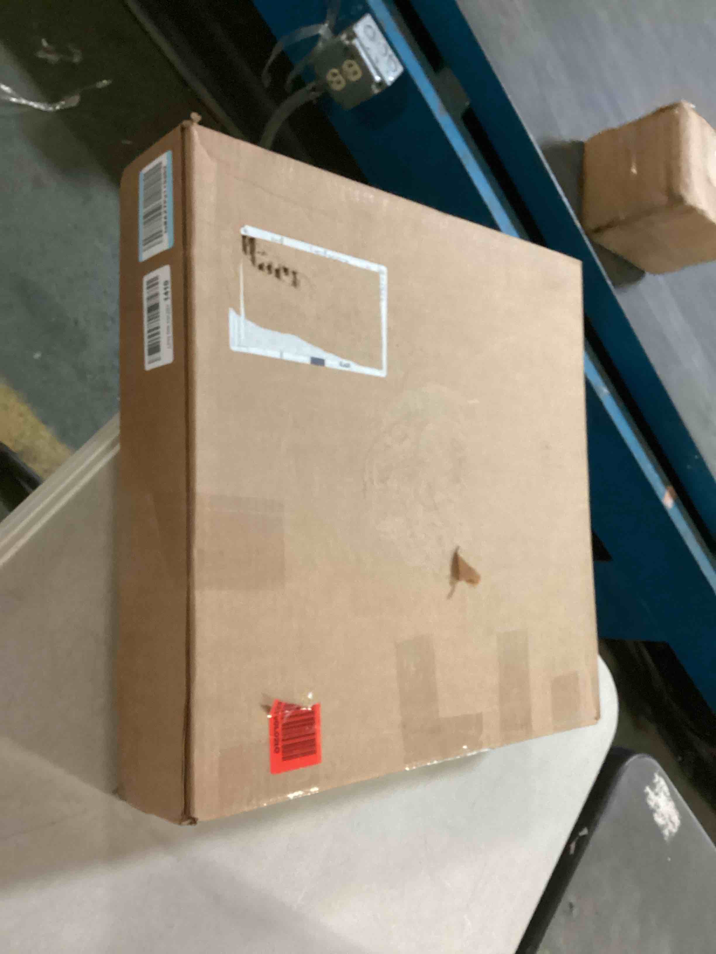 https://s3.amazonaws.com/lotting-images-prod/bidfta/BLU5489850_1700488519278.jpeg