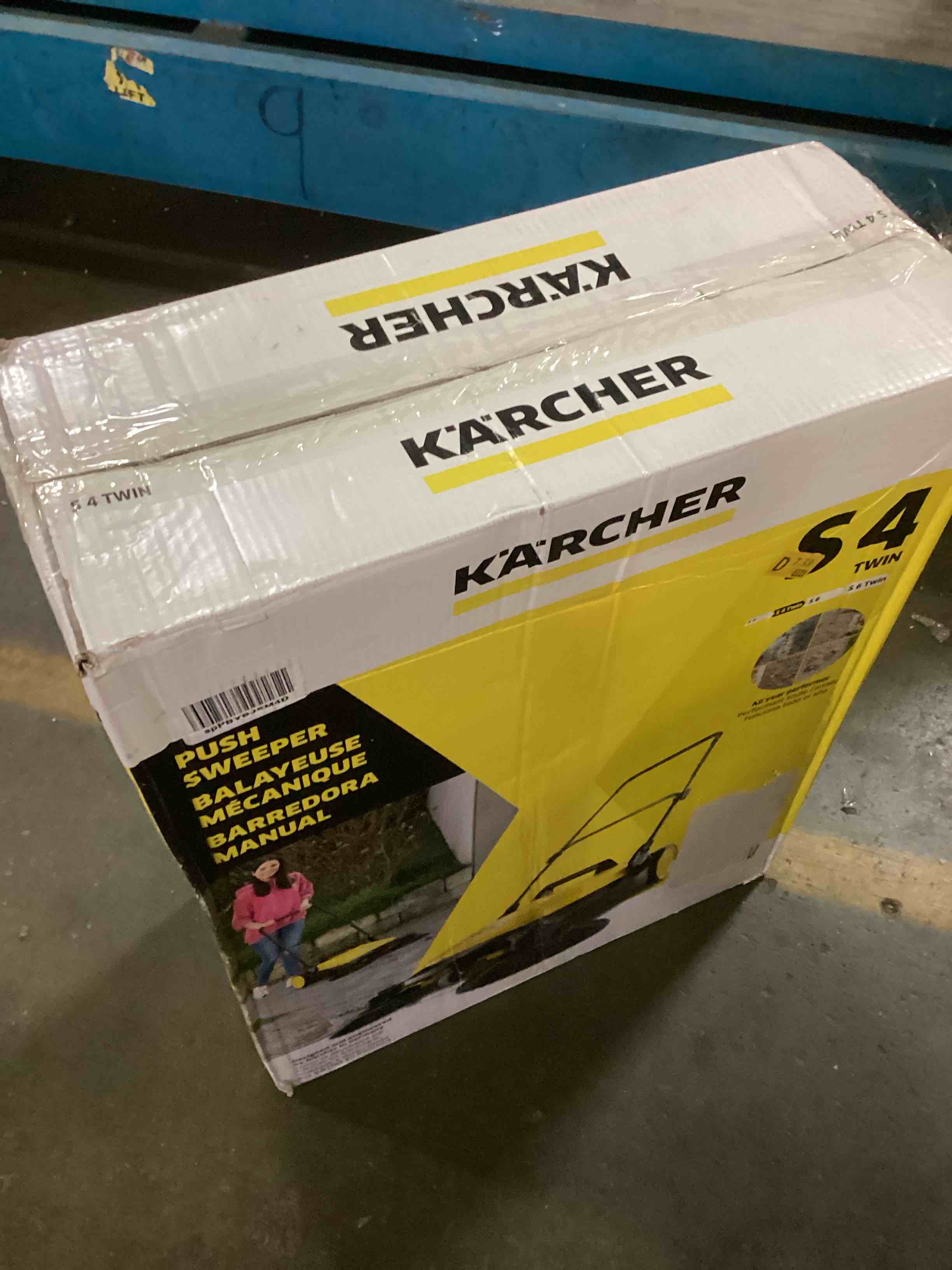 https://s3.amazonaws.com/lotting-images-prod/bidfta/BLU5489954_1700501658388.jpeg