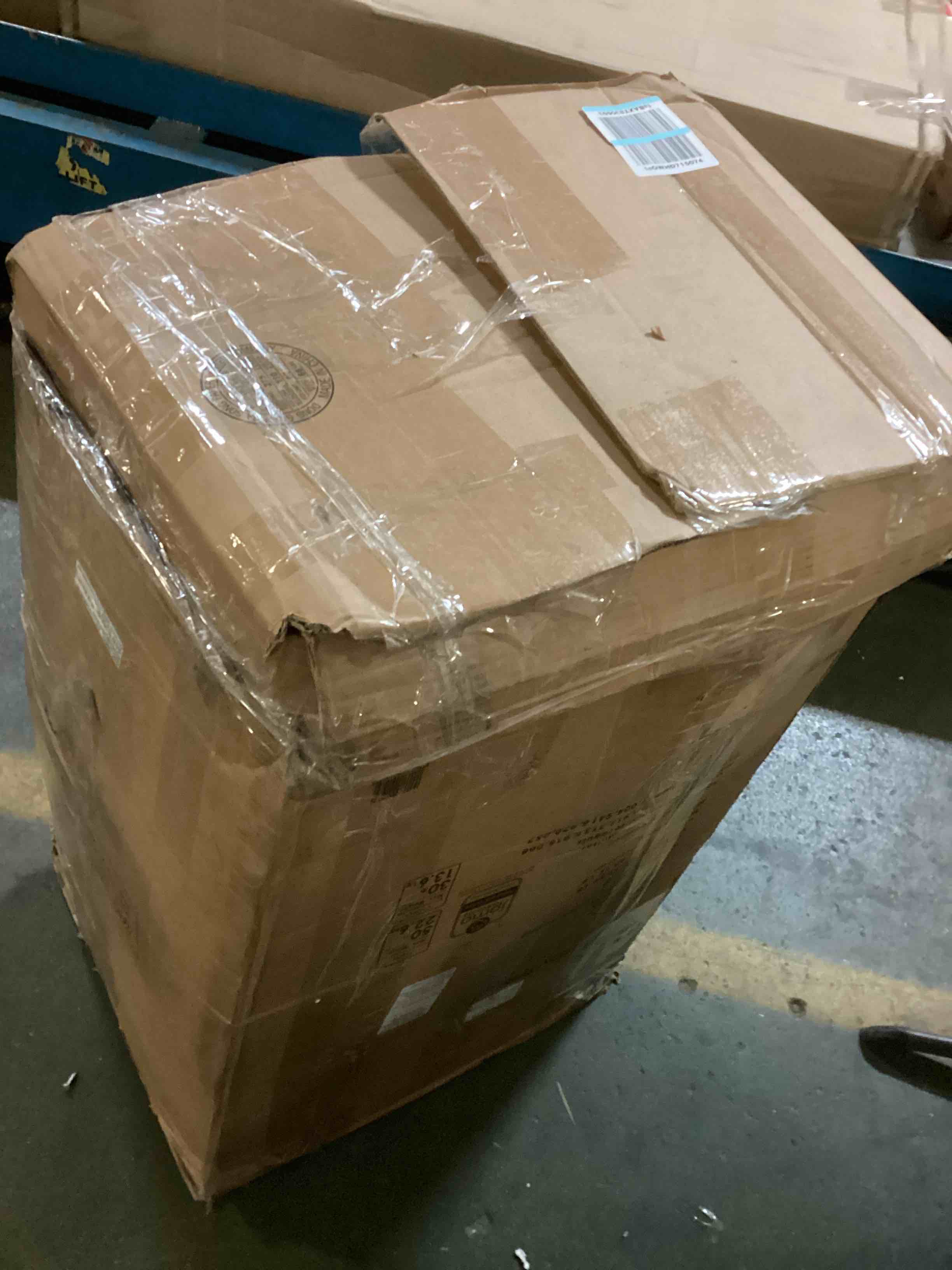 https://s3.amazonaws.com/lotting-images-prod/bidfta/BLU5489967_1700505454800.jpeg