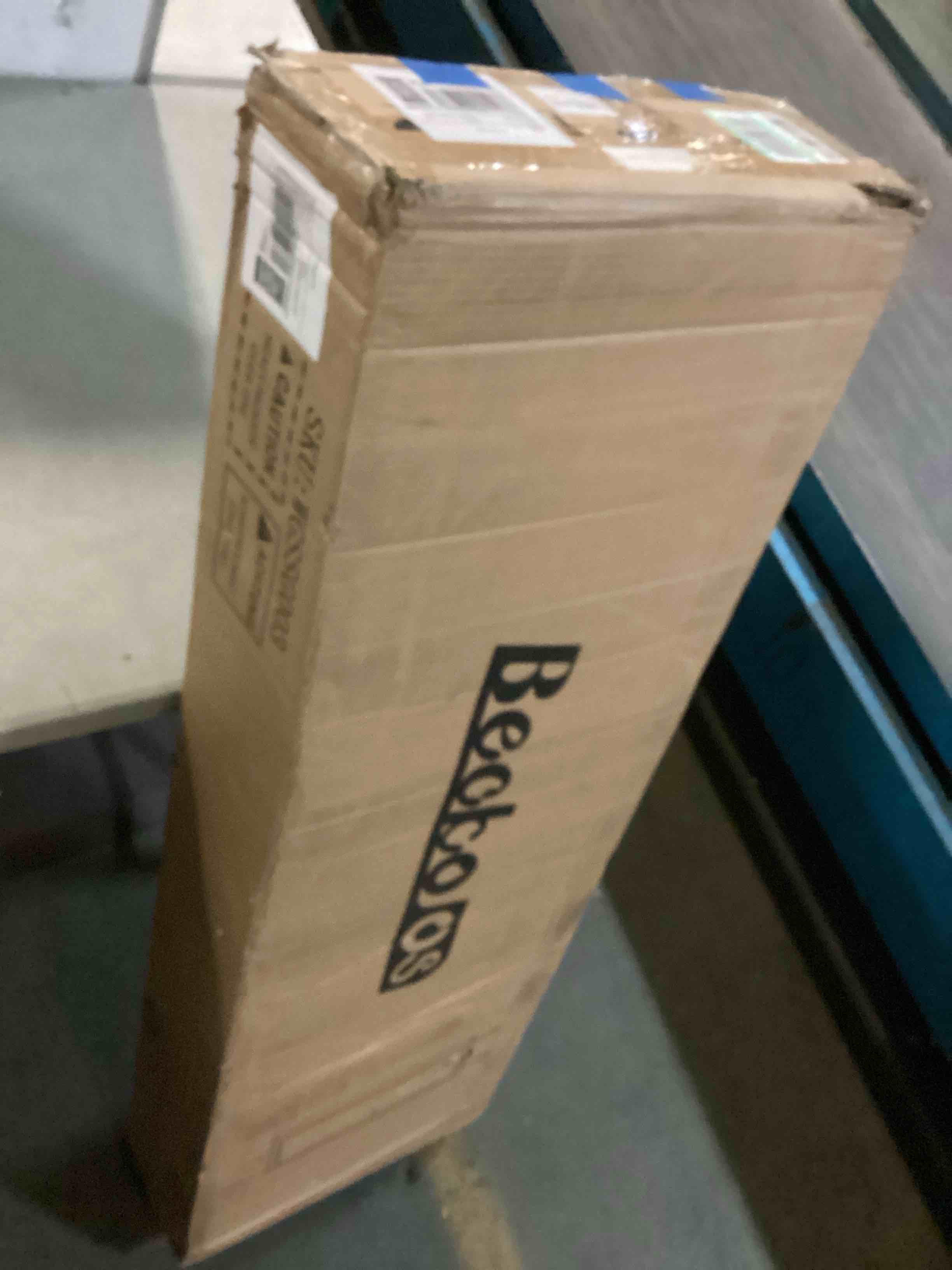 https://s3.amazonaws.com/lotting-images-prod/bidfta/BLU5490056_1700573738228.jpeg