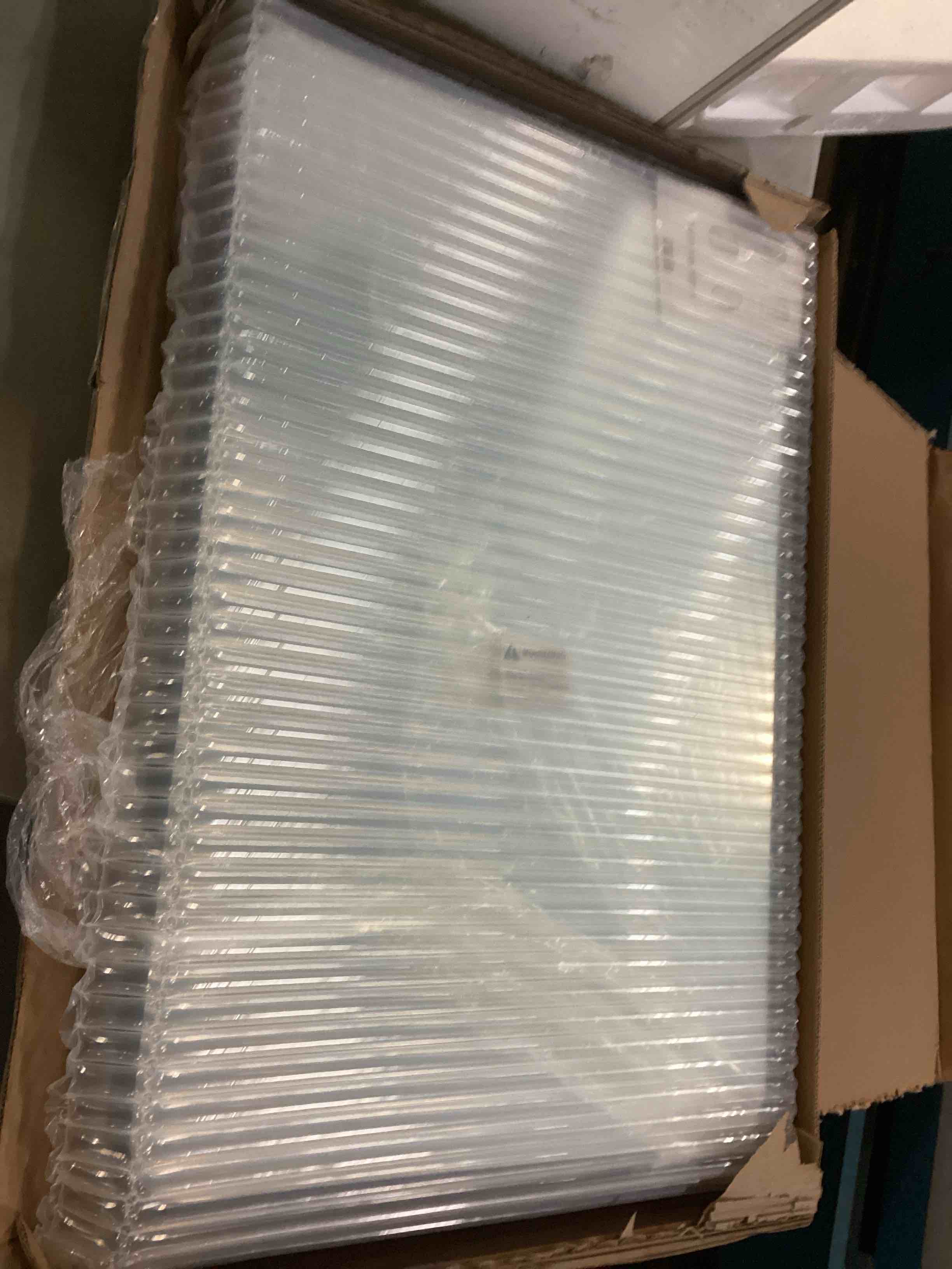 https://s3.amazonaws.com/lotting-images-prod/bidfta/BLU5490059_1700574226852.jpeg