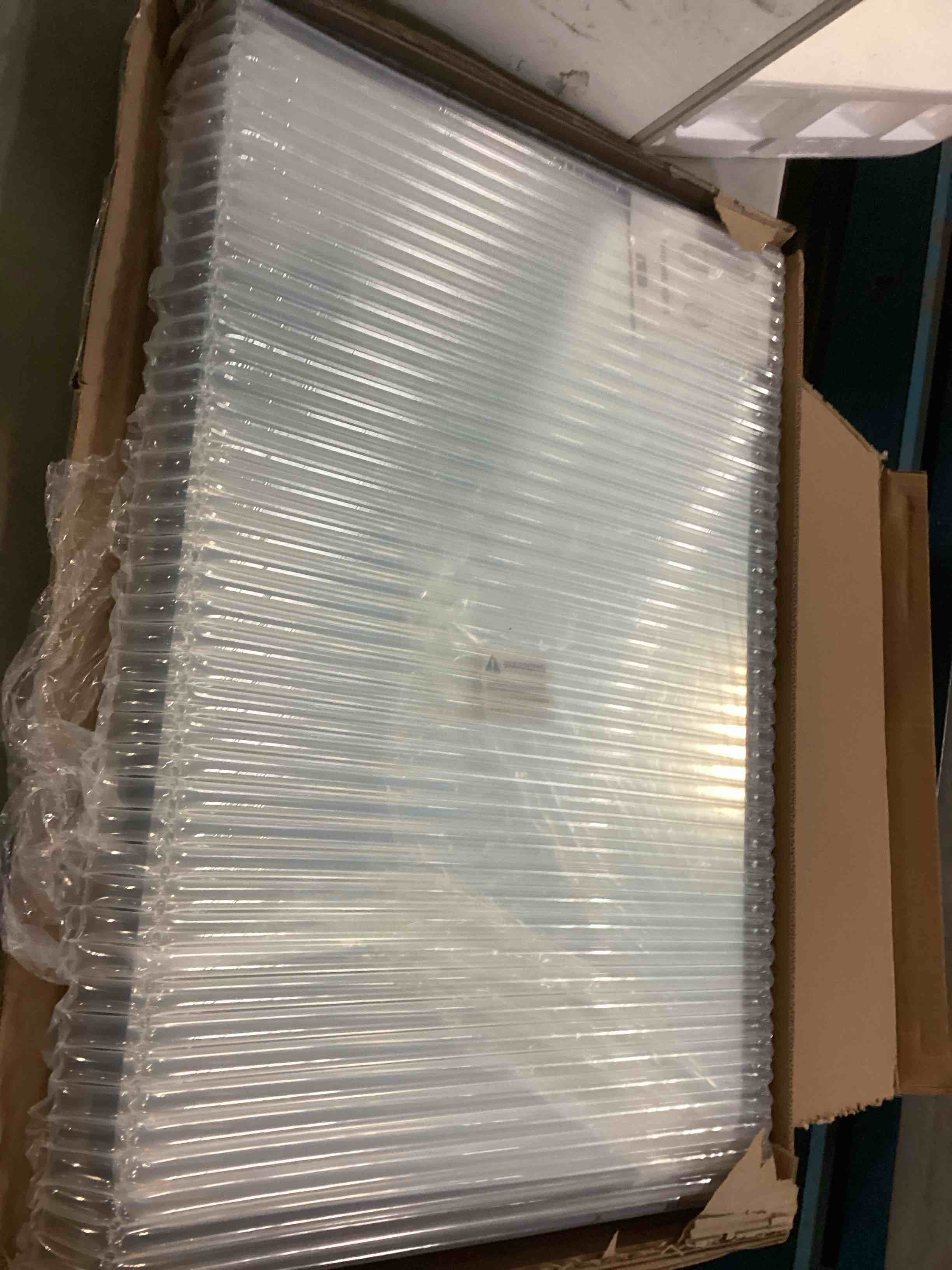 https://s3.amazonaws.com/lotting-images-prod/bidfta/BLU5490059_1700574227844.jpeg