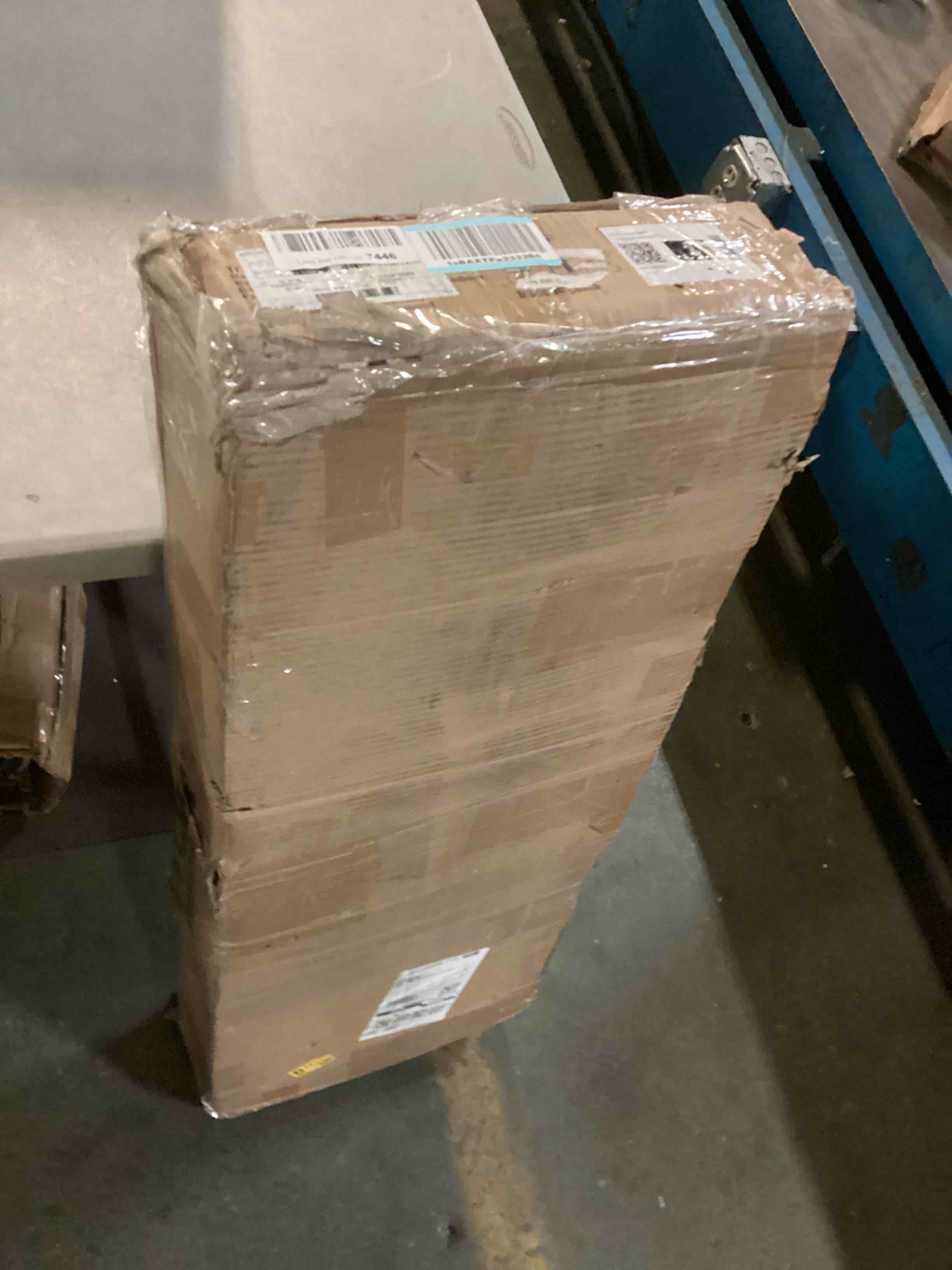 https://s3.amazonaws.com/lotting-images-prod/bidfta/BLU5490087_1700576686068.jpeg