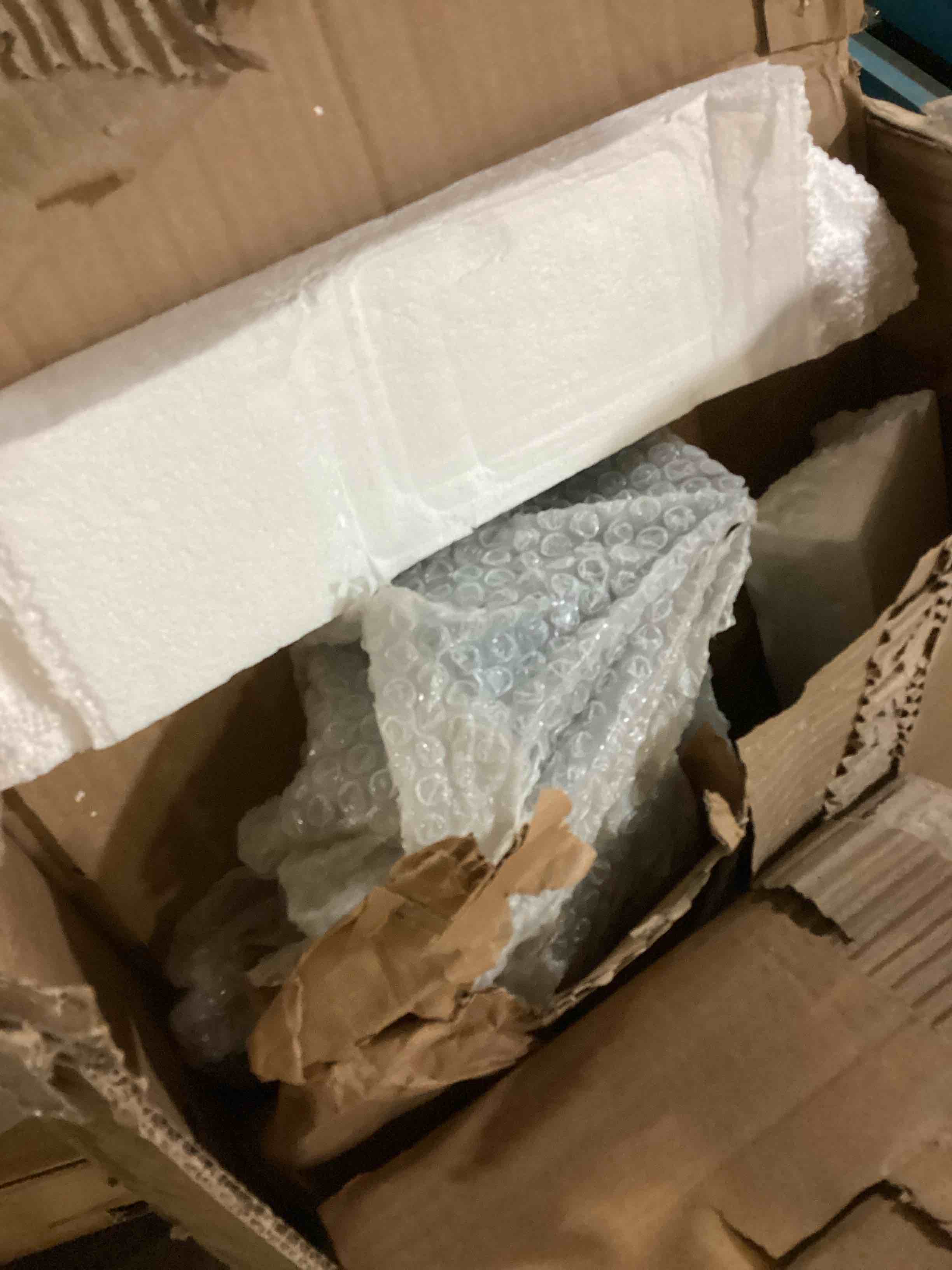 https://s3.amazonaws.com/lotting-images-prod/bidfta/BLU5490087_1700576729985.jpeg