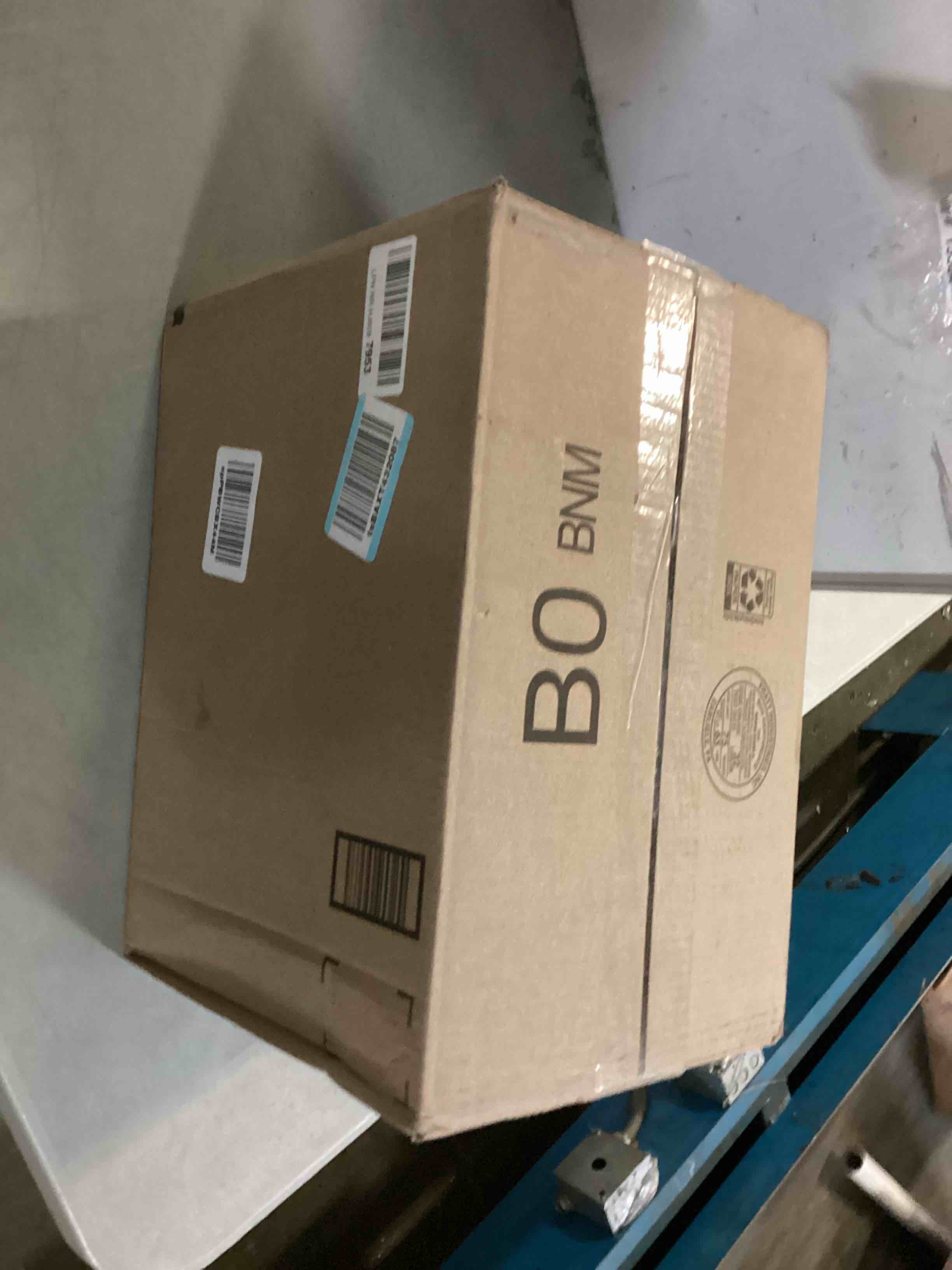 https://s3.amazonaws.com/lotting-images-prod/bidfta/BLU5490104_1700579848175.jpeg