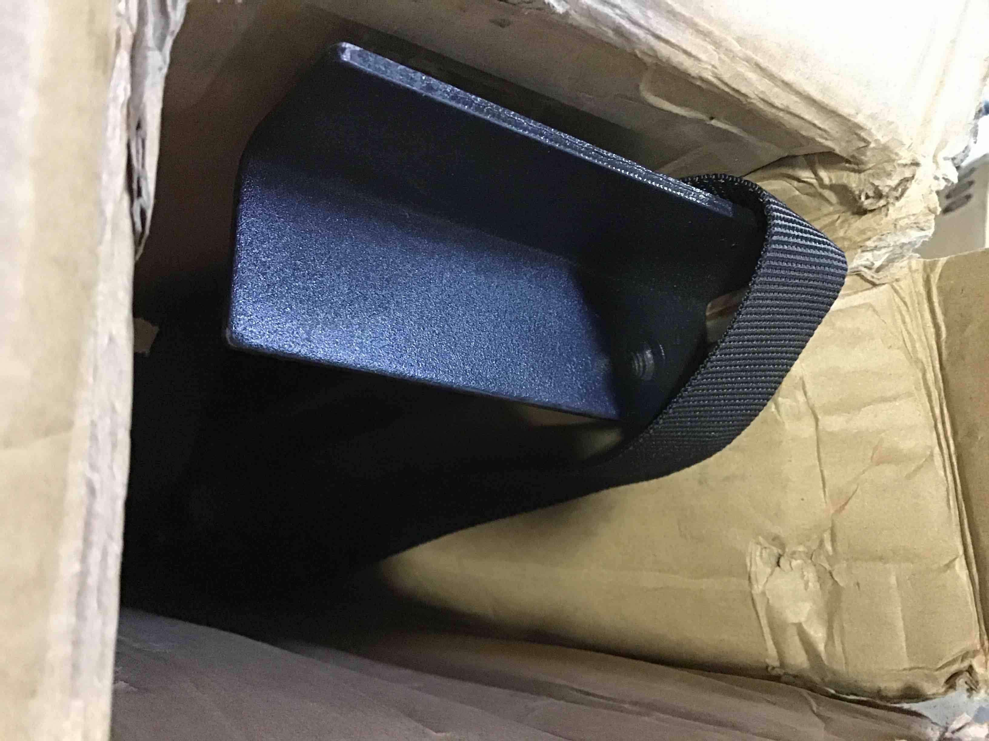 https://s3.amazonaws.com/lotting-images-prod/bidfta/BLU5490580_1700508295973.jpeg