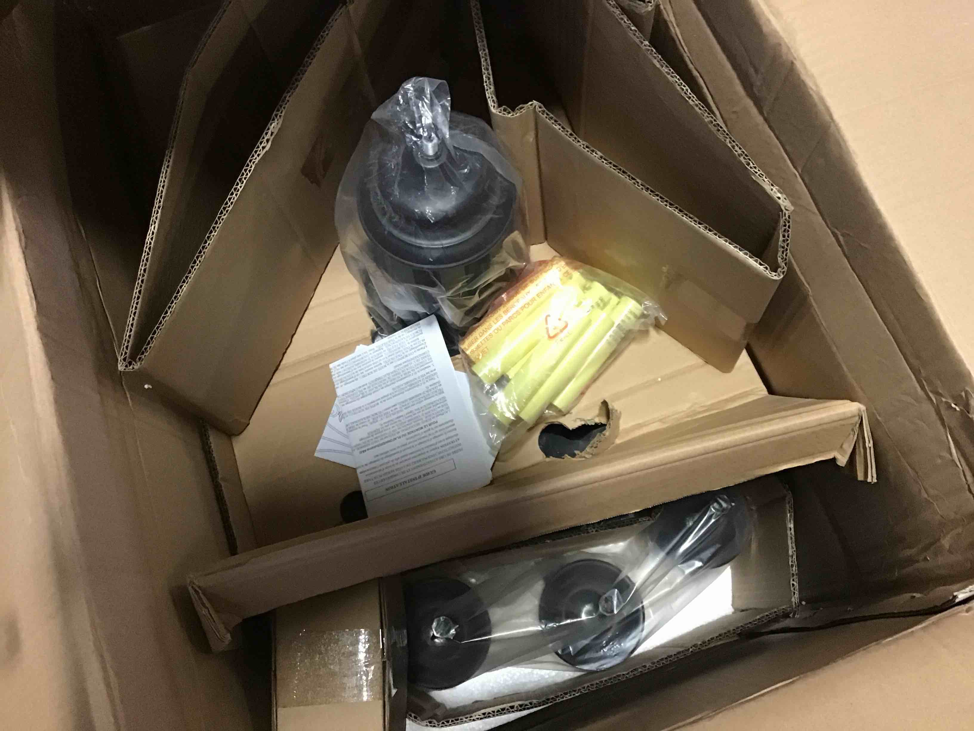 https://s3.amazonaws.com/lotting-images-prod/bidfta/BLU5490776_1700669994213.jpeg