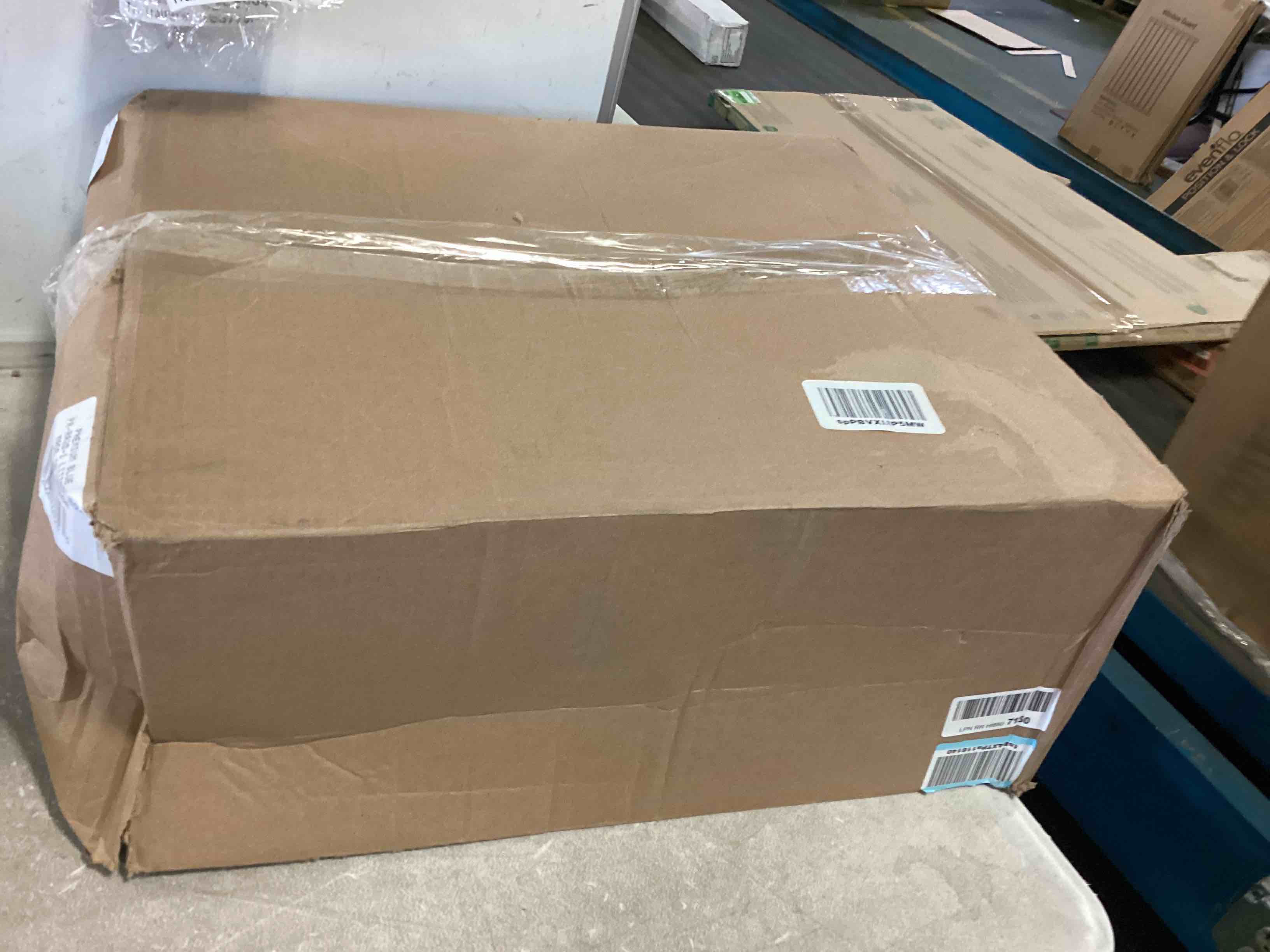 https://s3.amazonaws.com/lotting-images-prod/bidfta/BLU5490866_1700840000596.jpeg