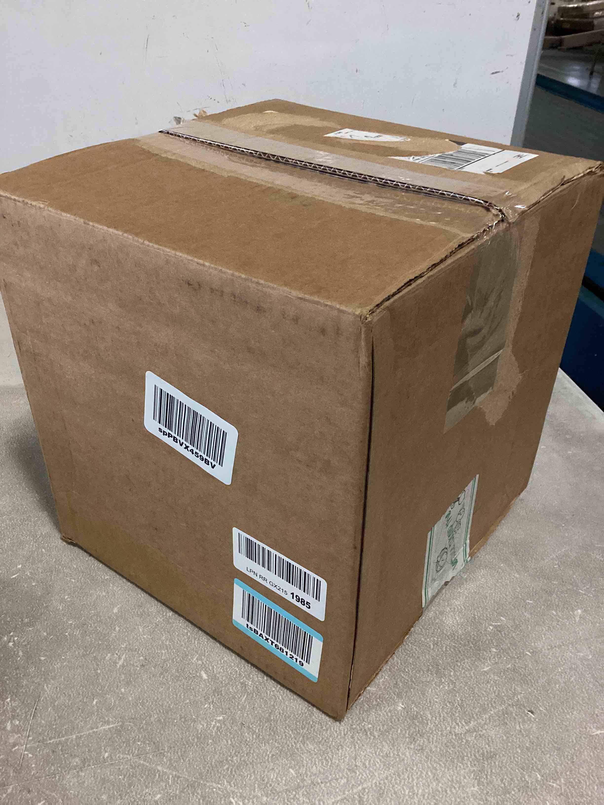 https://s3.amazonaws.com/lotting-images-prod/bidfta/BLU5490966_1700860845043.jpeg