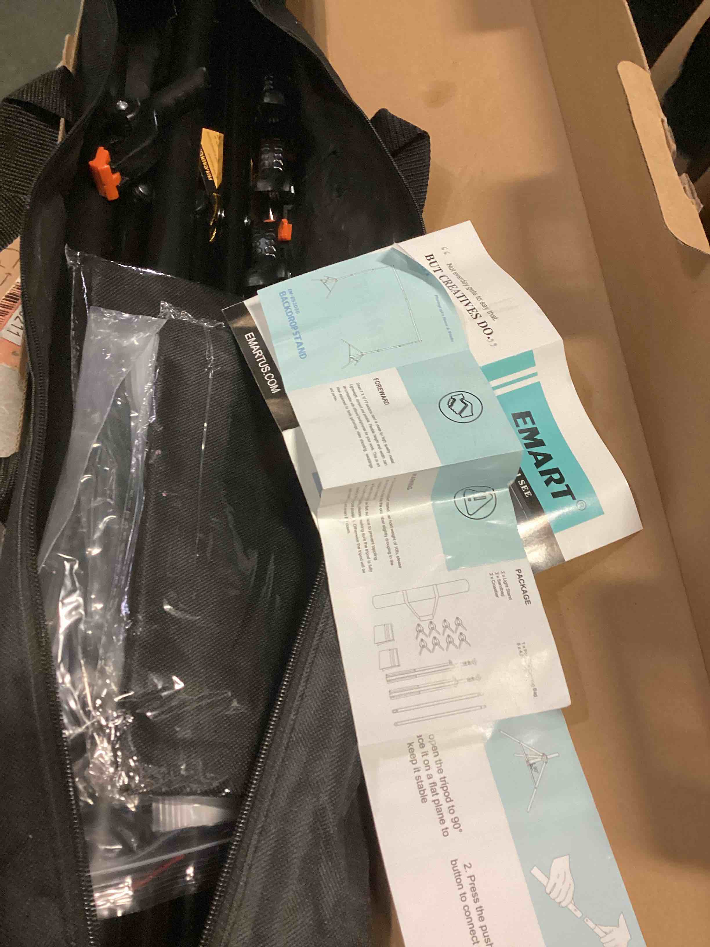 https://s3.amazonaws.com/lotting-images-prod/bidfta/BLU5491092_1701118422703.jpeg