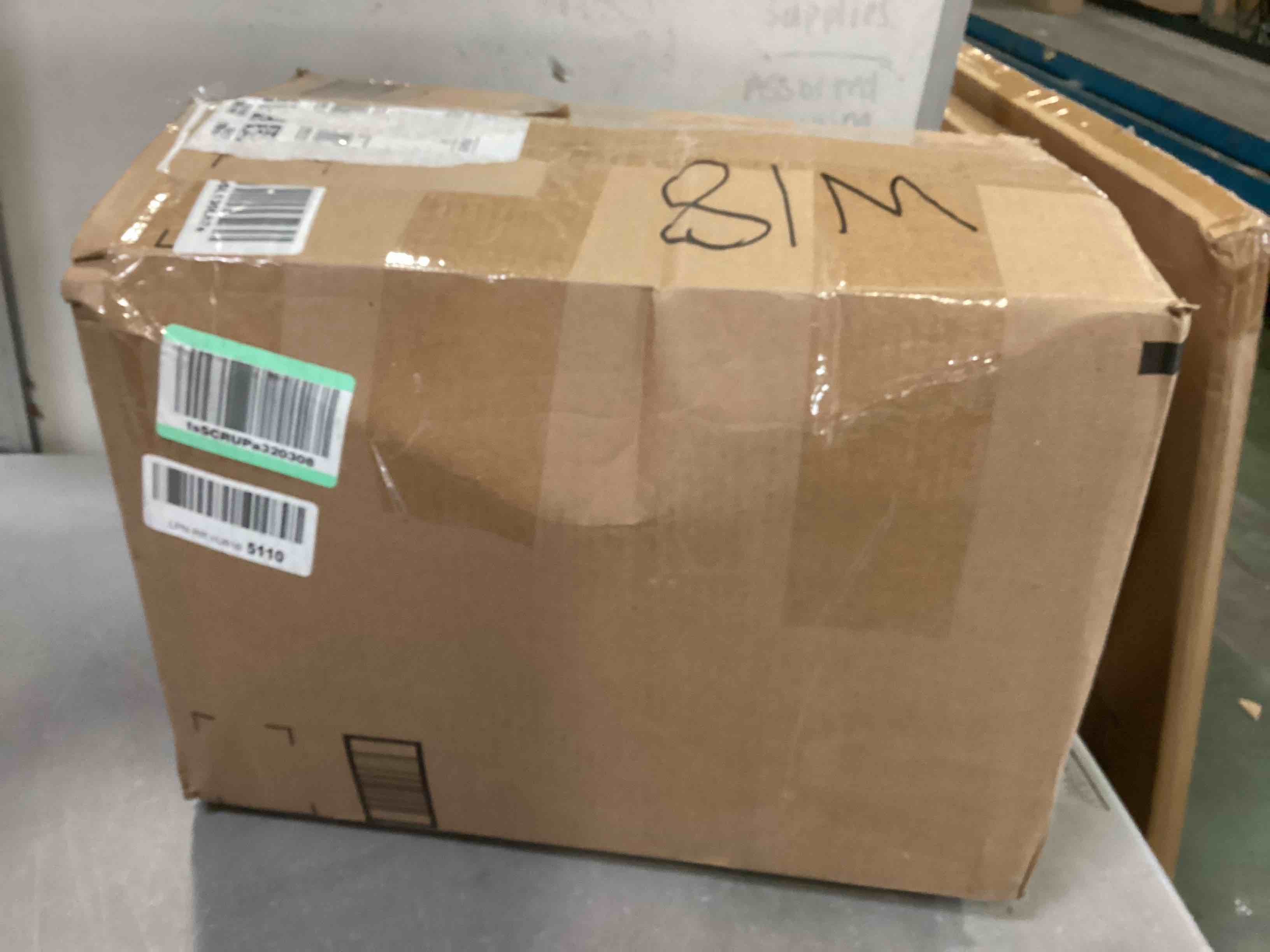 https://s3.amazonaws.com/lotting-images-prod/bidfta/BLU5491453_1701364094783.jpeg