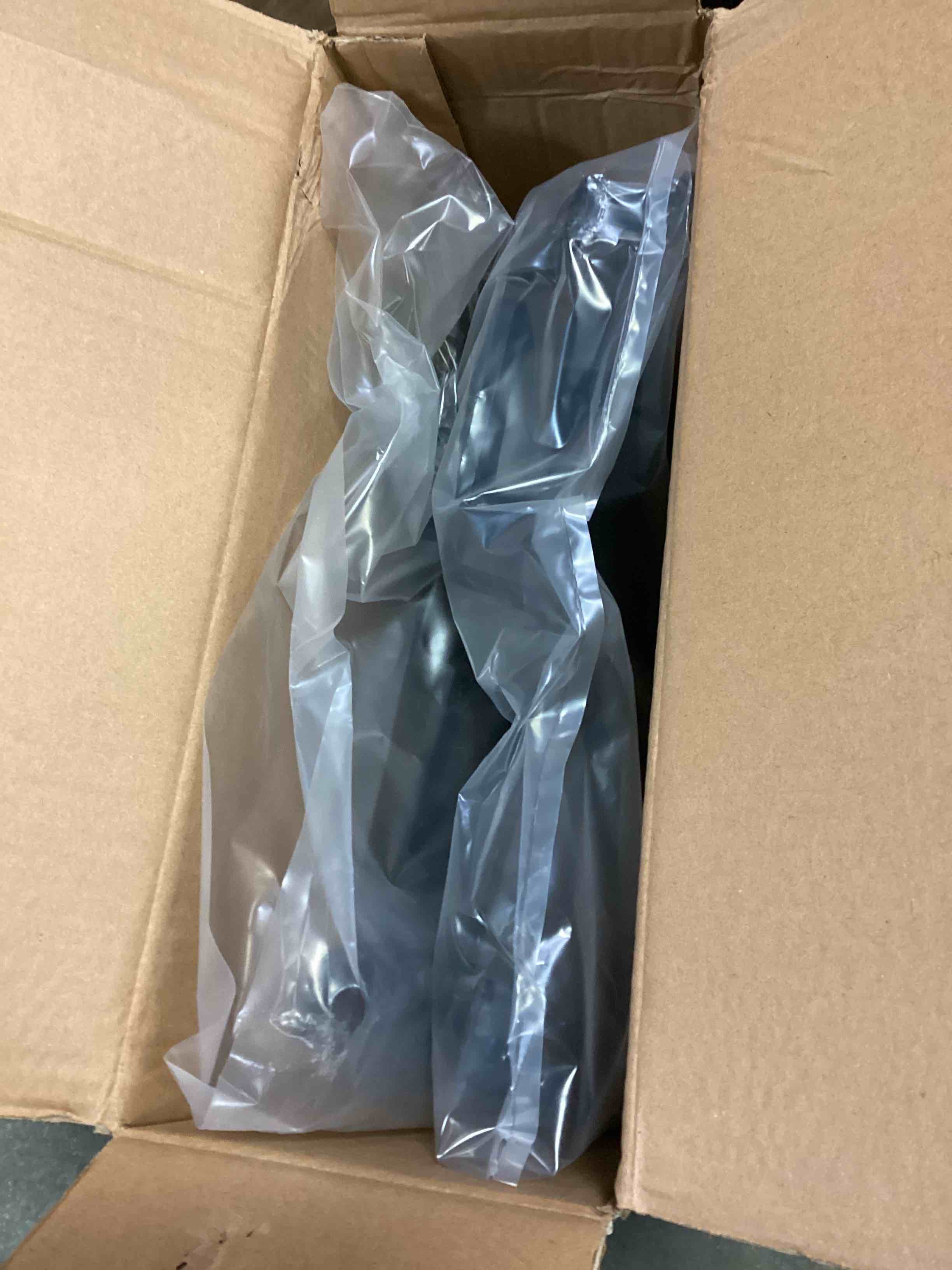 https://s3.amazonaws.com/lotting-images-prod/bidfta/BLU5491909_1701872239641.jpeg