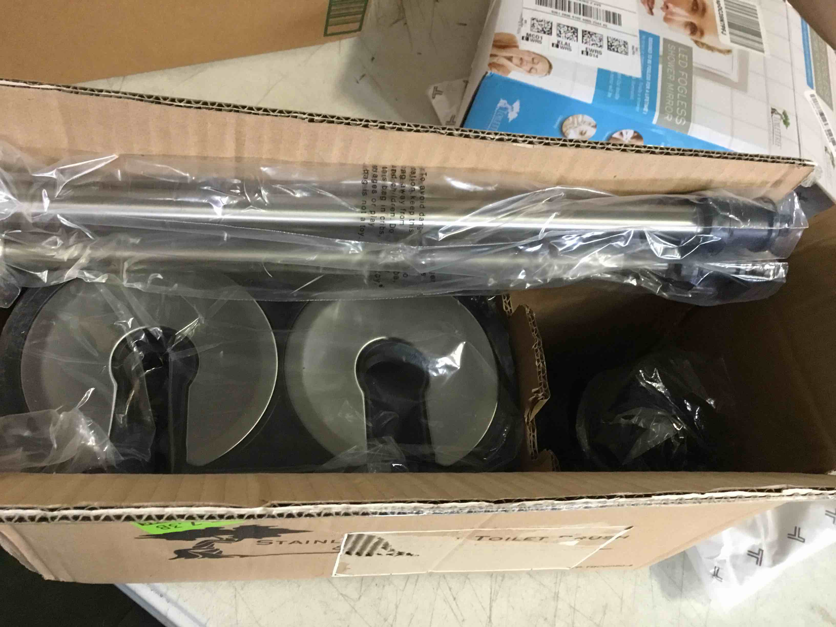 https://s3.amazonaws.com/lotting-images-prod/bidfta/BLU5499279_1698241529580.jpeg