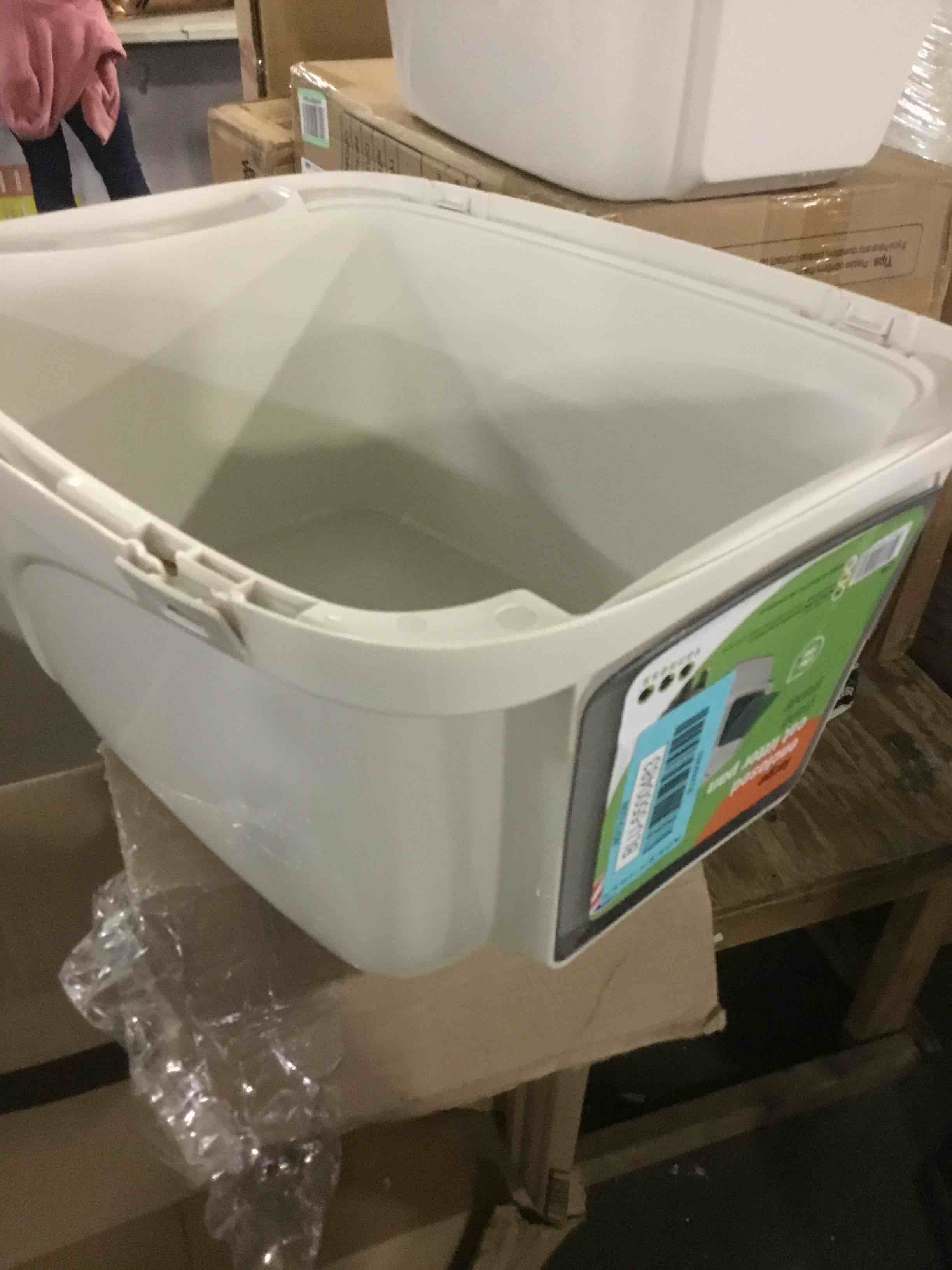 https://s3.amazonaws.com/lotting-images-prod/bidfta/BLU5500483_1698322779859.jpeg