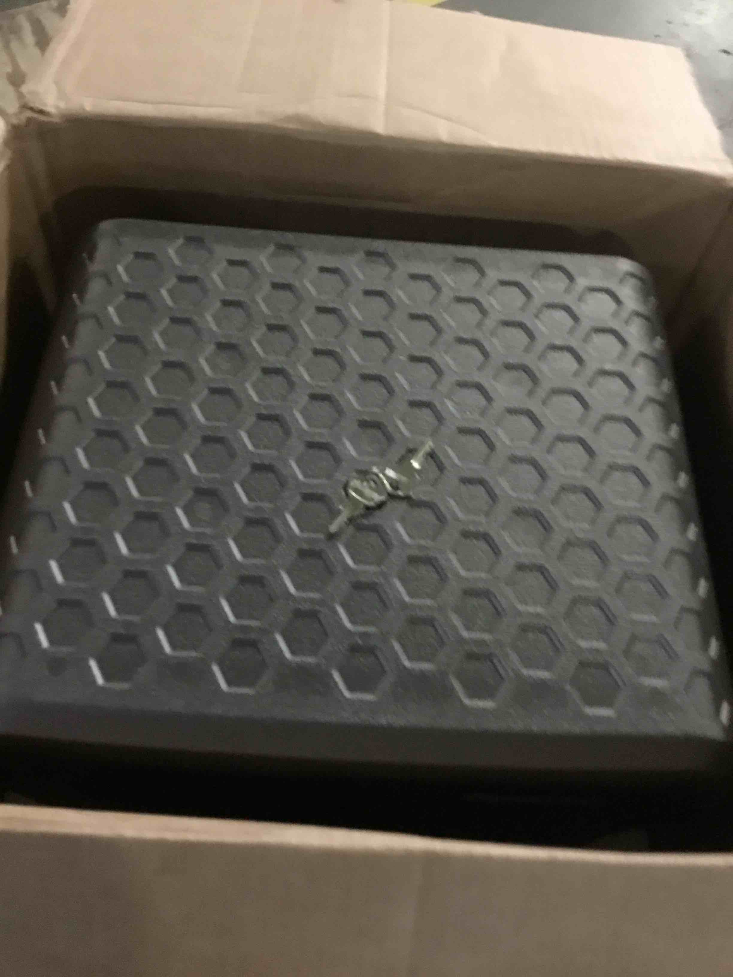 https://s3.amazonaws.com/lotting-images-prod/bidfta/BLU5500666_1698413133693.jpeg