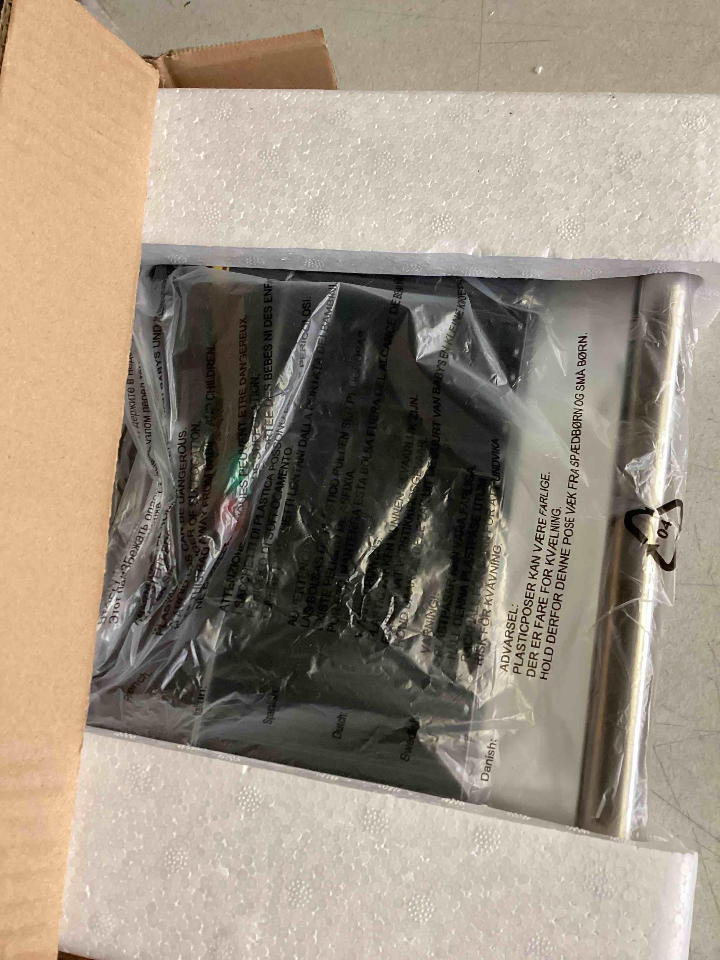 https://s3.amazonaws.com/lotting-images-prod/bidfta/BLU5503281_1700860725222.jpeg