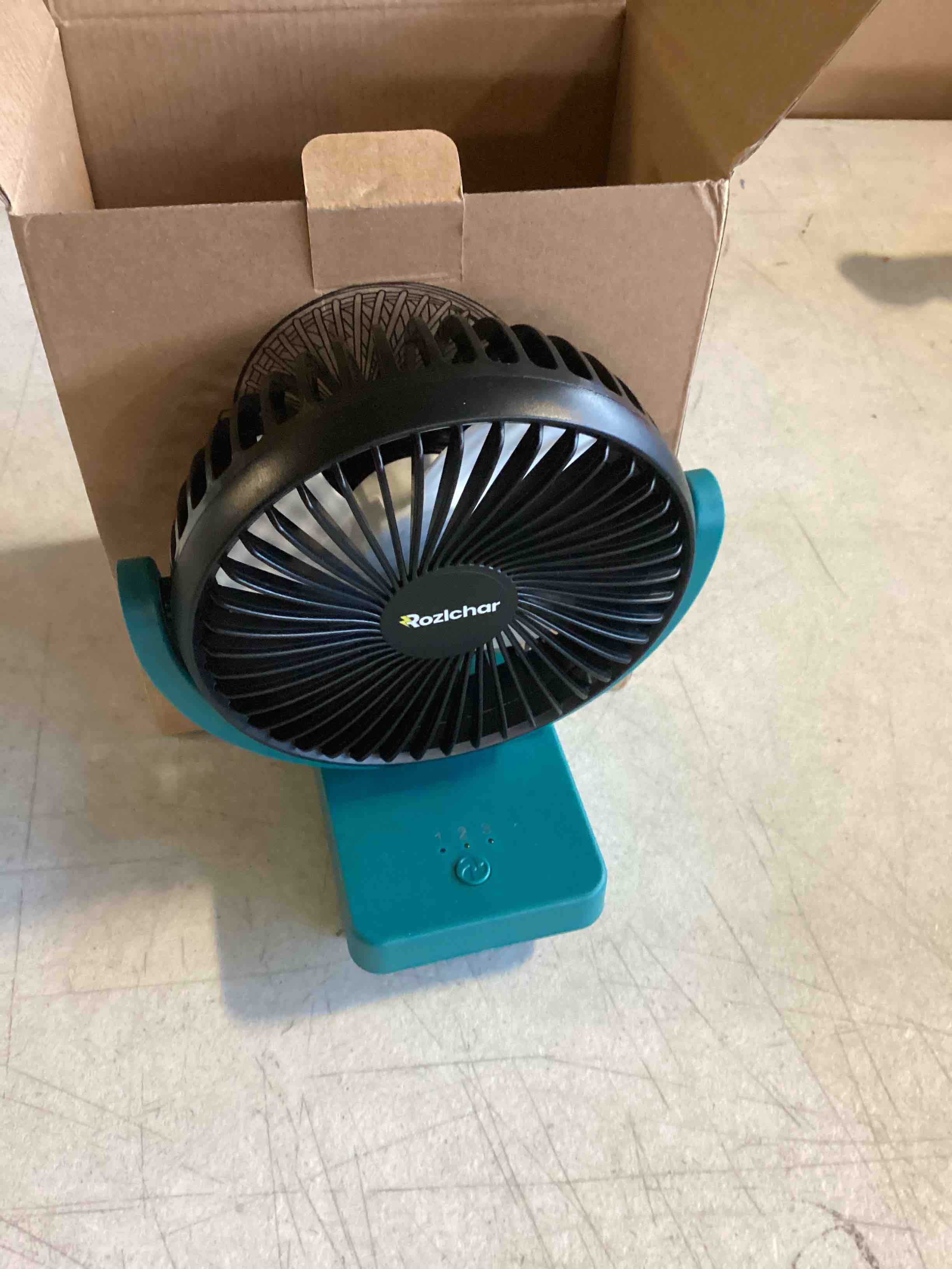 https://s3.amazonaws.com/lotting-images-prod/bidfta/BLU5503708_1701177541542.jpeg