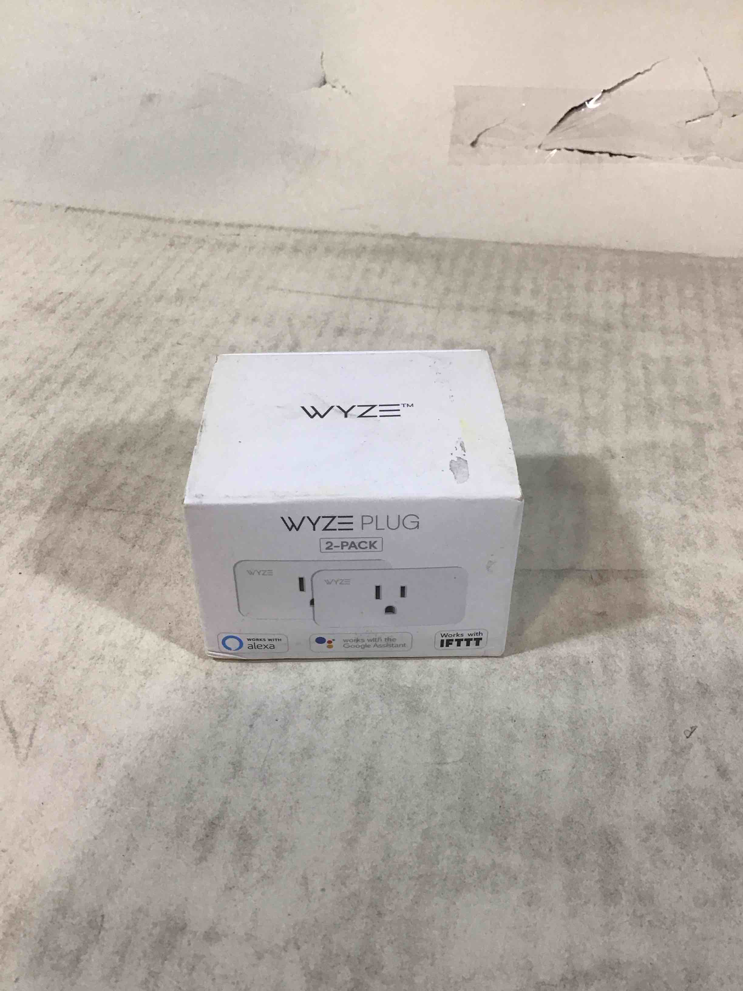Condition photo showing Good Condition for Wyze - Smart Plug Indoor (2-Pack) - White
