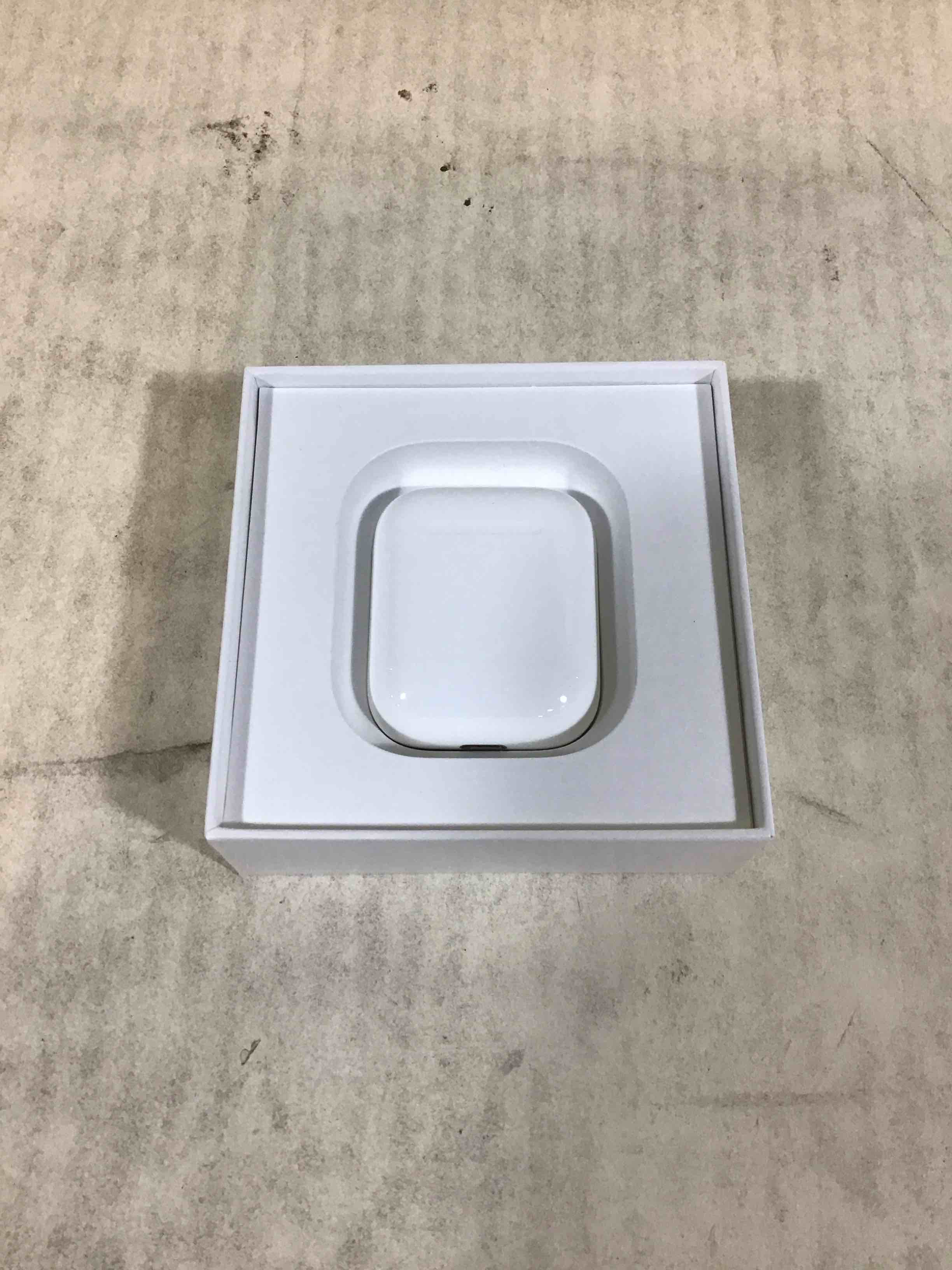 Condition photo showing Good Condition for apple airpods