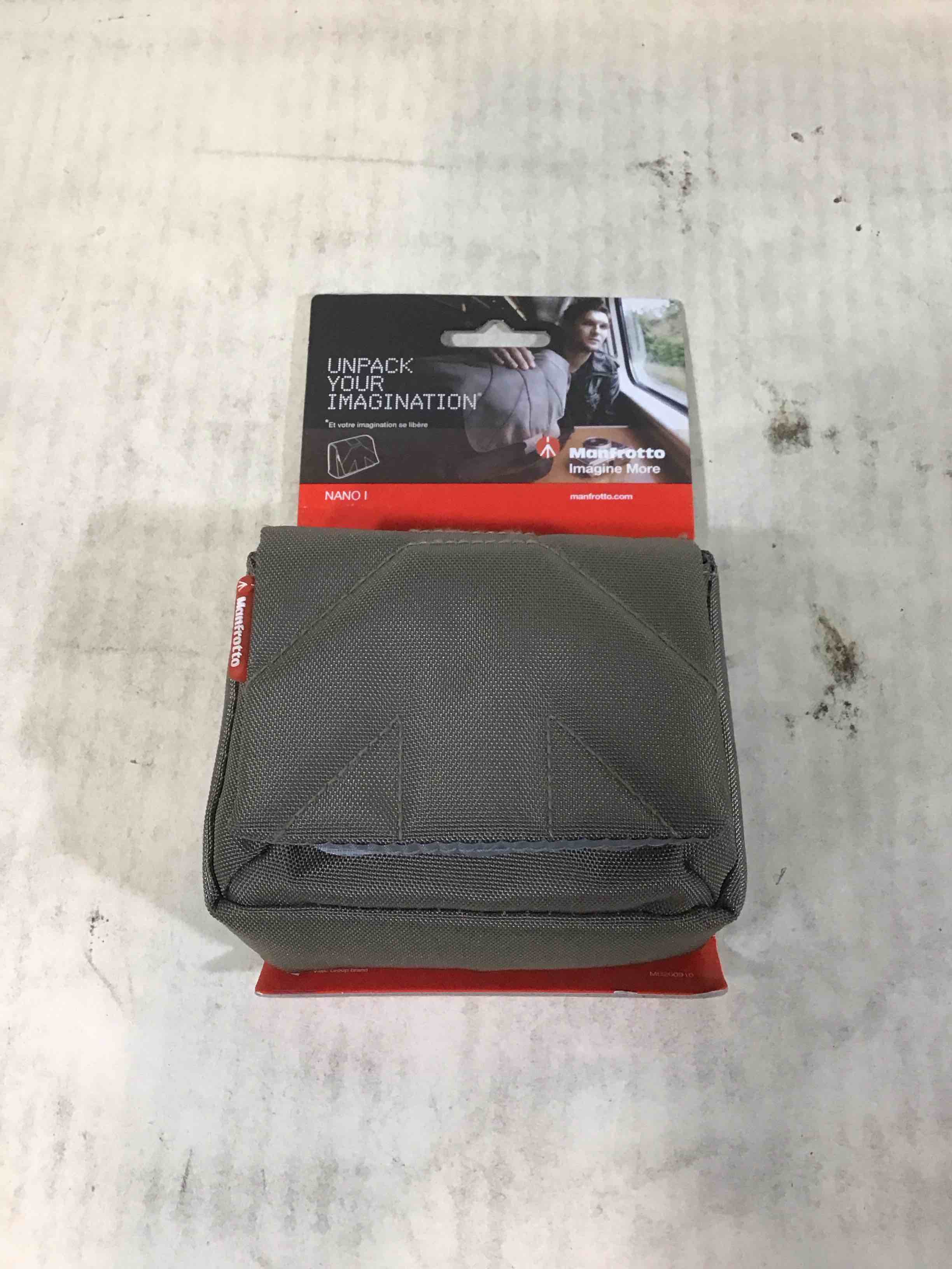Condition photo showing Good Condition for manfrotto stile nano i camera pouch bungee cord