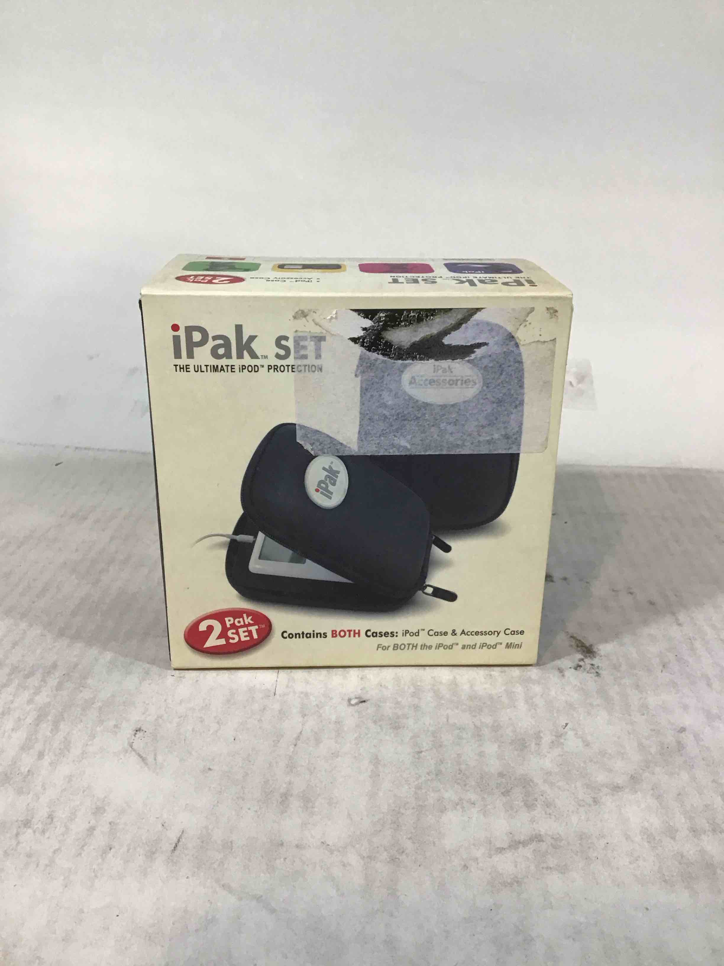 Condition photo showing Good Condition for ipod case and accessory case