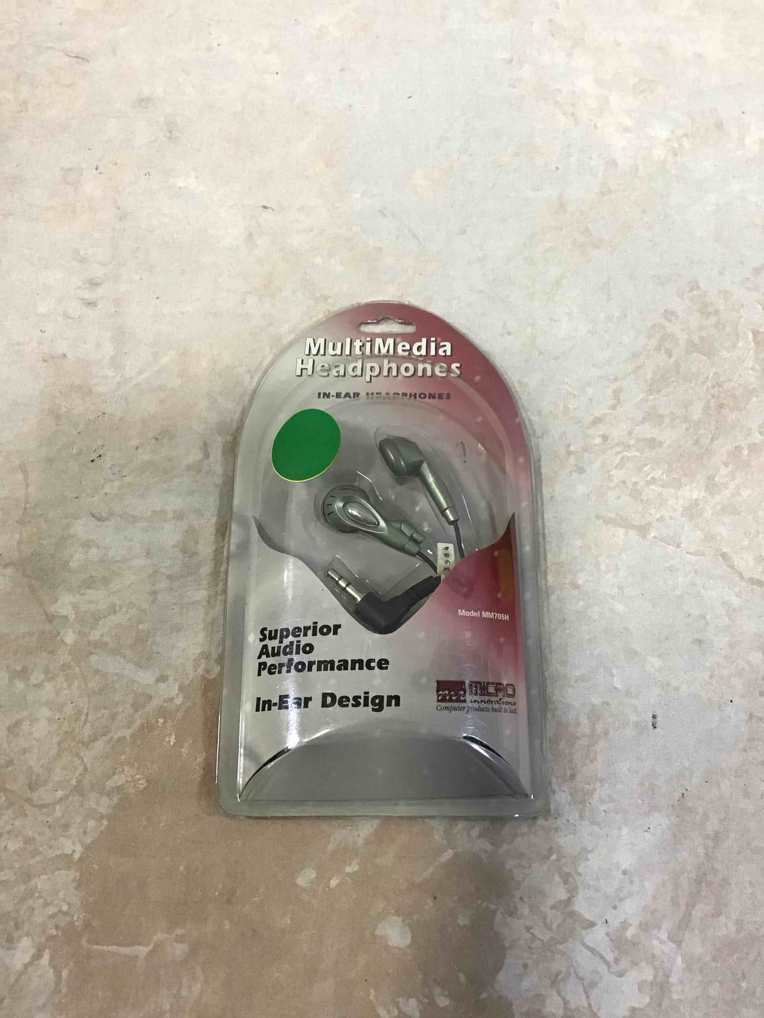 Condition photo showing New/Like New for multimedia headphones 
