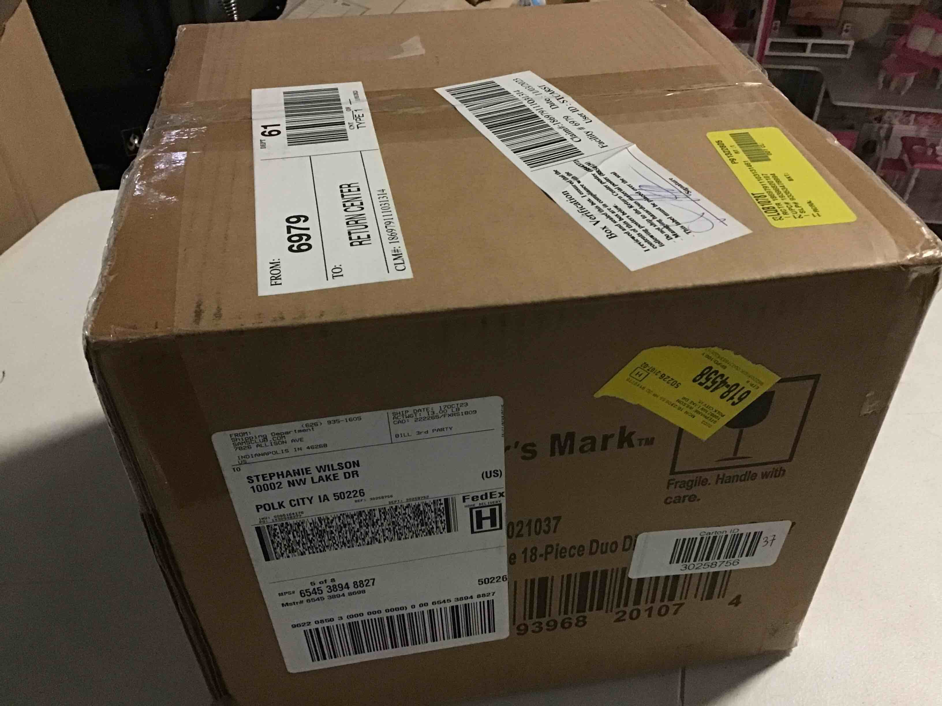 https://s3.amazonaws.com/lotting-images-prod/bidfta/BLU5505775_1701263707413.jpeg