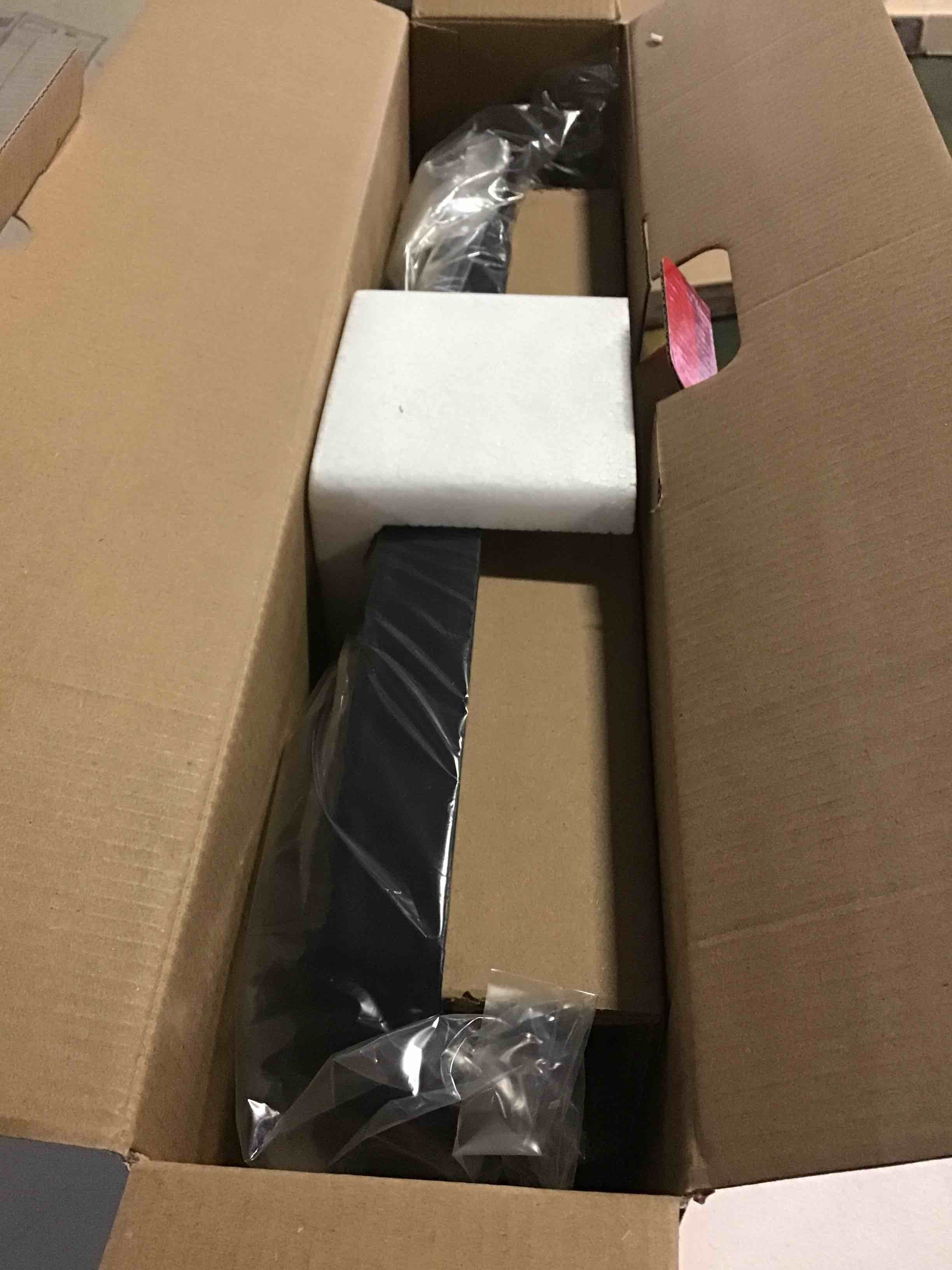 https://s3.amazonaws.com/lotting-images-prod/bidfta/BLU5505784_1701266147932.jpeg