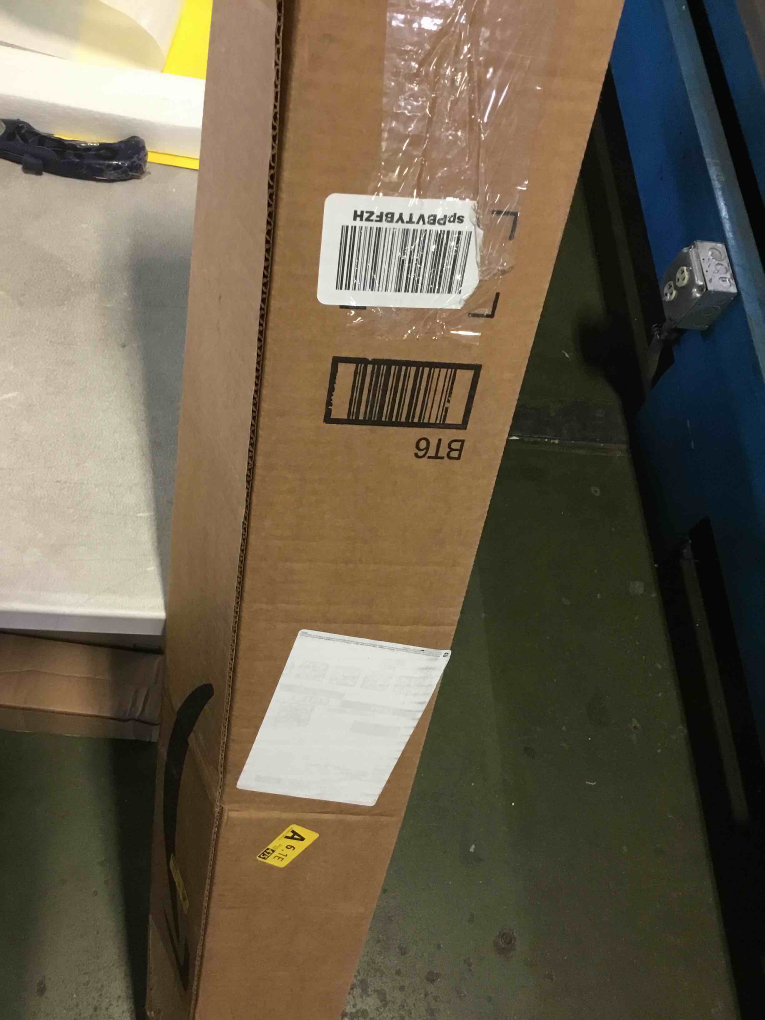 https://s3.amazonaws.com/lotting-images-prod/bidfta/BLU5507196_1699453661968.jpeg