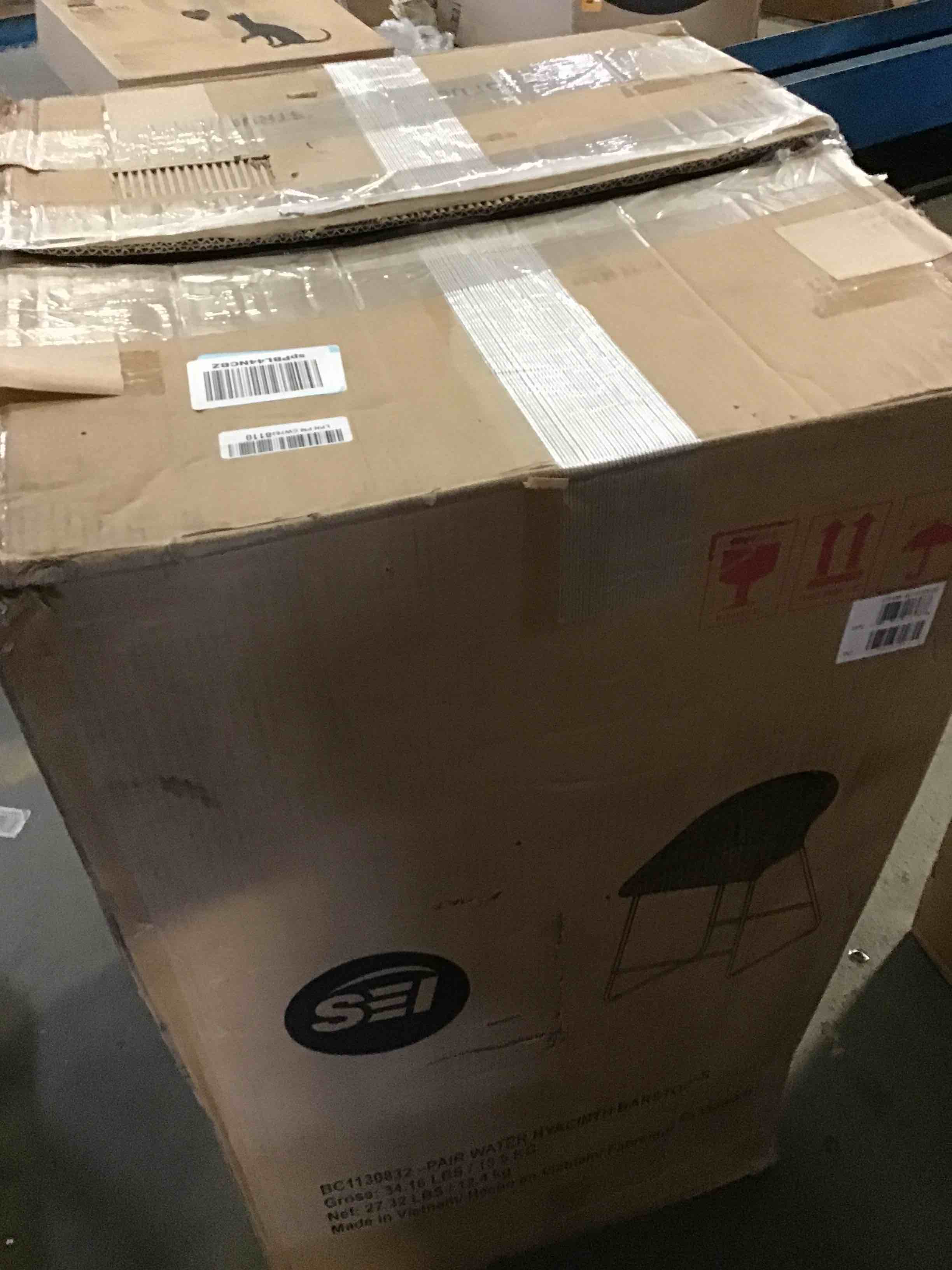 https://s3.amazonaws.com/lotting-images-prod/bidfta/BLU5511012_1699902638116.jpeg