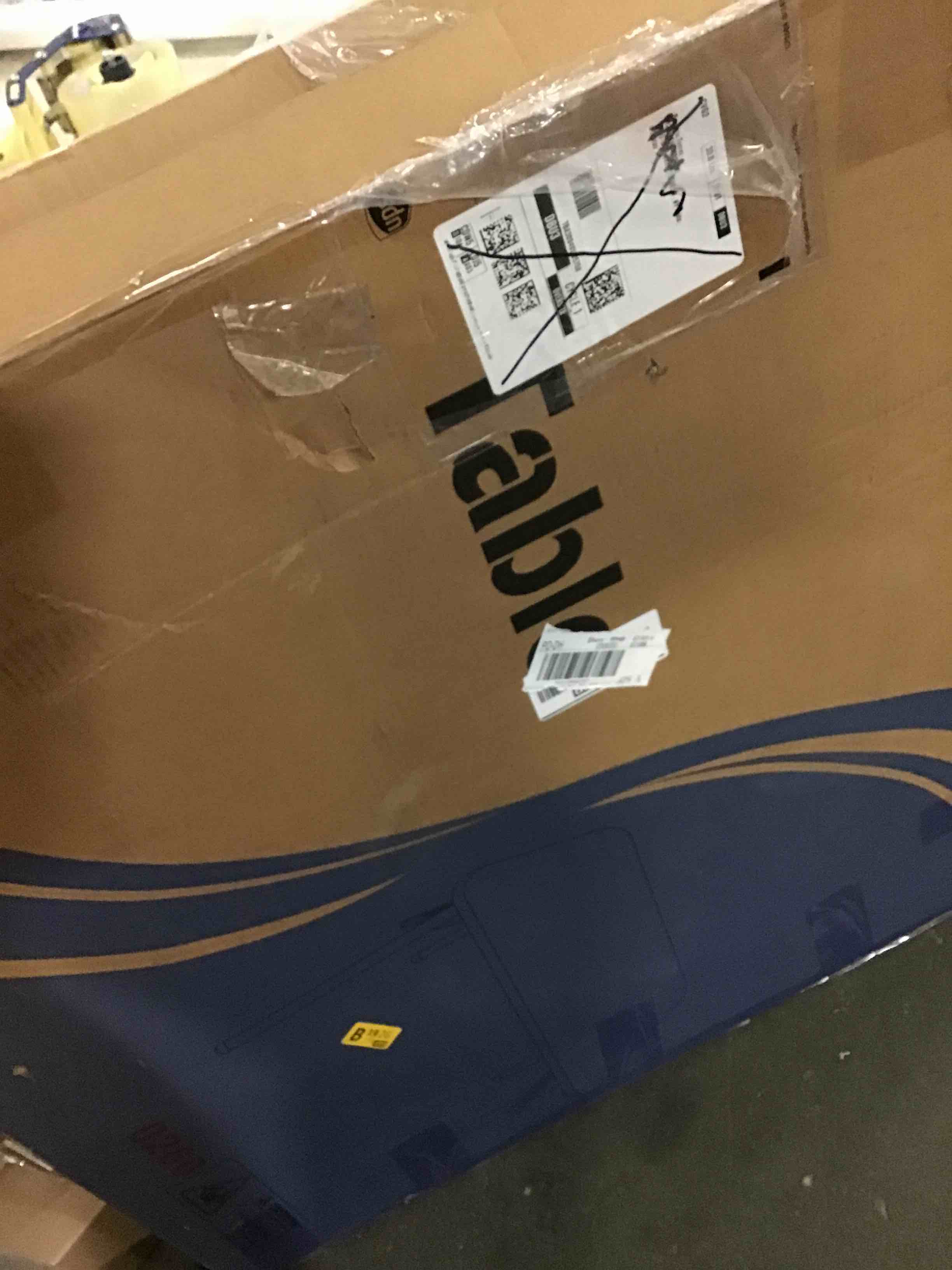 https://s3.amazonaws.com/lotting-images-prod/bidfta/BLU5511263_1700055661887.jpeg