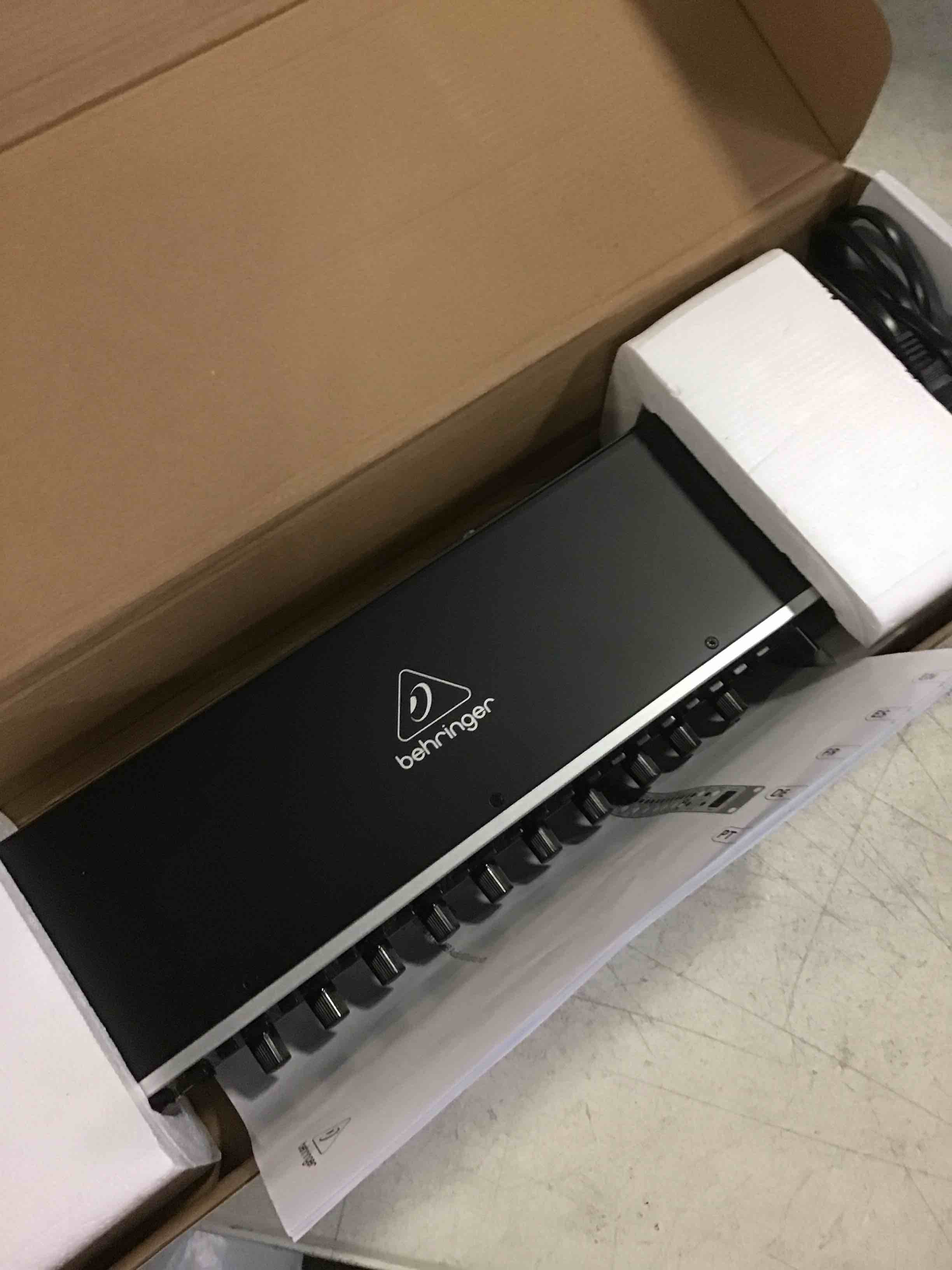 https://s3.amazonaws.com/lotting-images-prod/bidfta/BLU5511395_1700075188832.jpeg