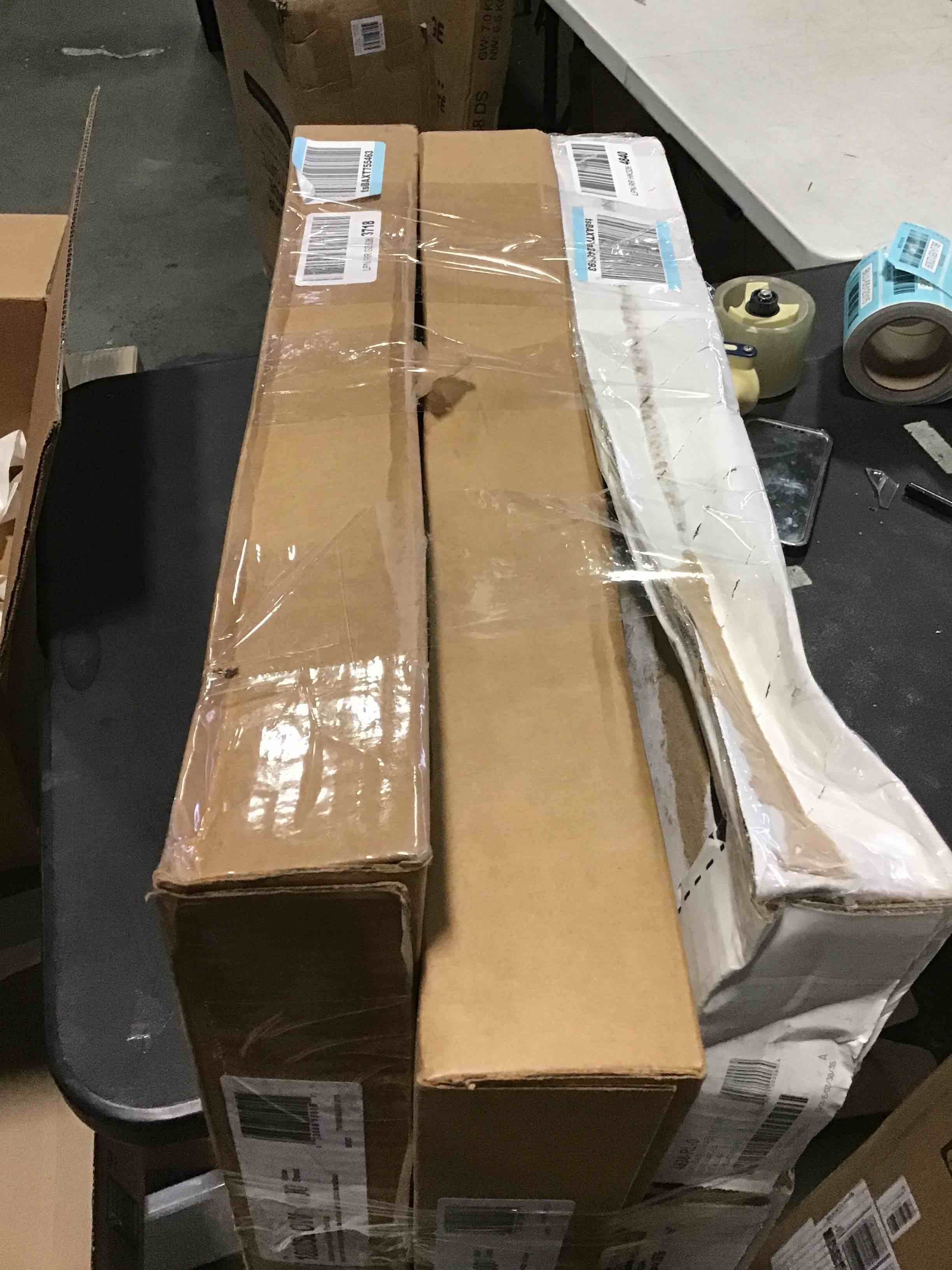 https://s3.amazonaws.com/lotting-images-prod/bidfta/BLU5512309_1700664656956.jpeg
