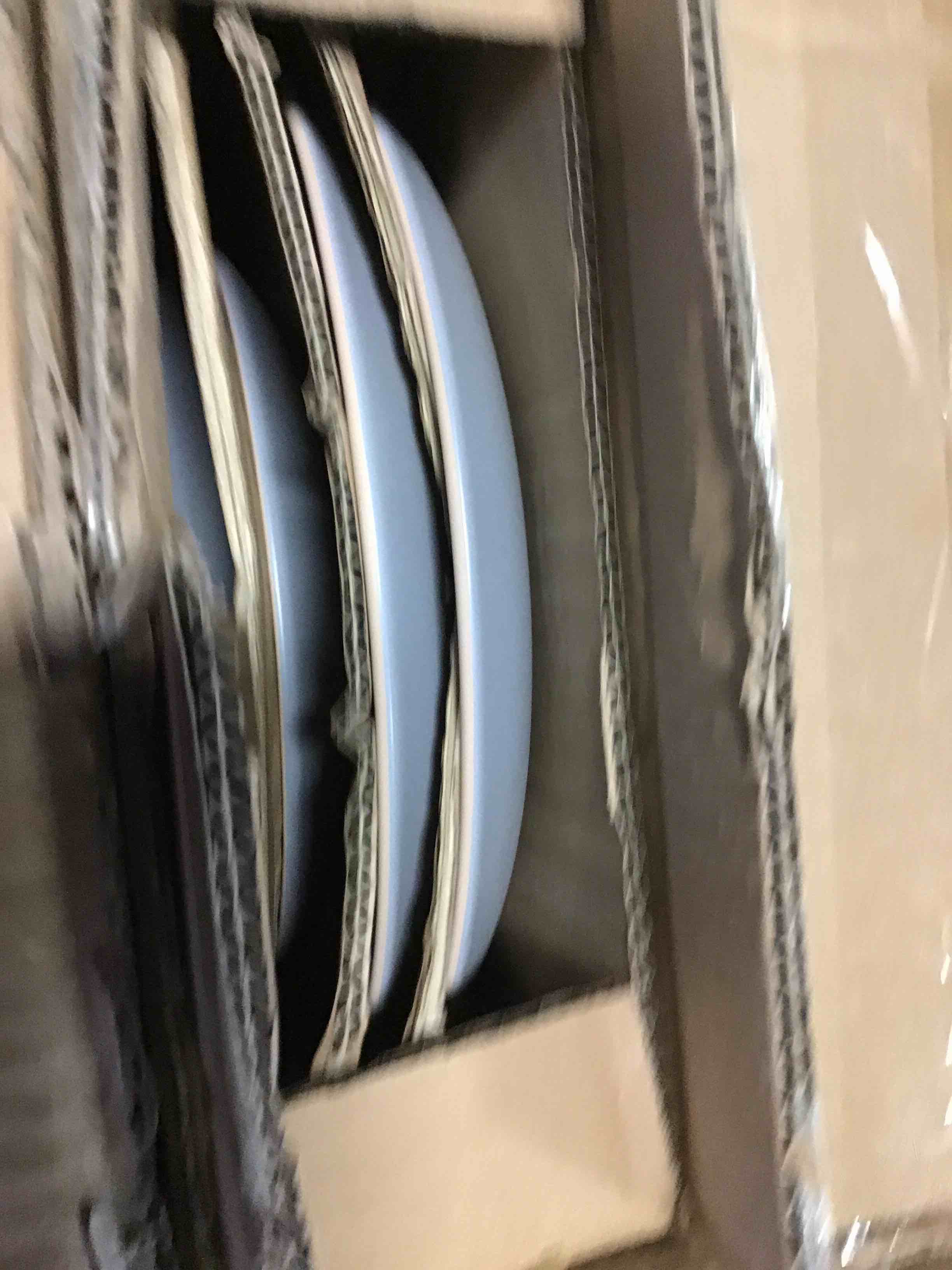 https://s3.amazonaws.com/lotting-images-prod/bidfta/BLU5512367_1700685528901.jpeg