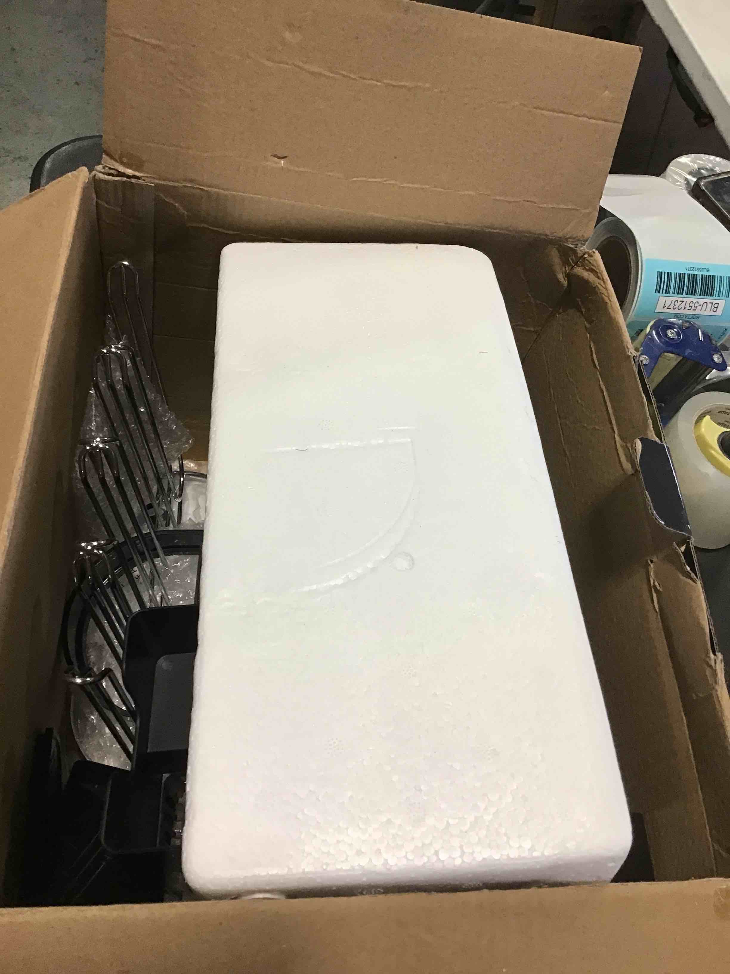 https://s3.amazonaws.com/lotting-images-prod/bidfta/BLU5512371_1700686143736.jpeg