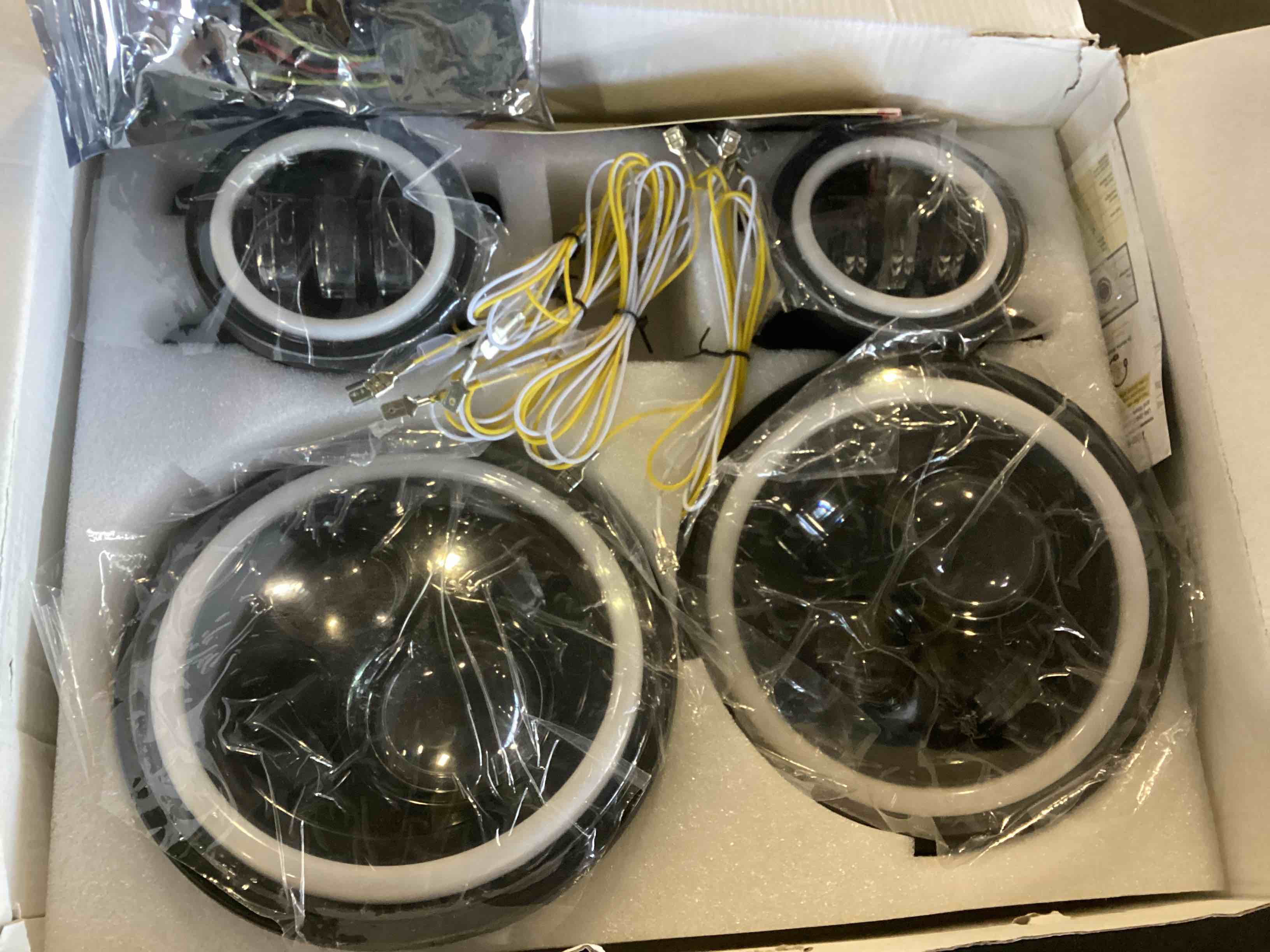 https://s3.amazonaws.com/lotting-images-prod/bidfta/BLU5512649_1701290495742.jpeg