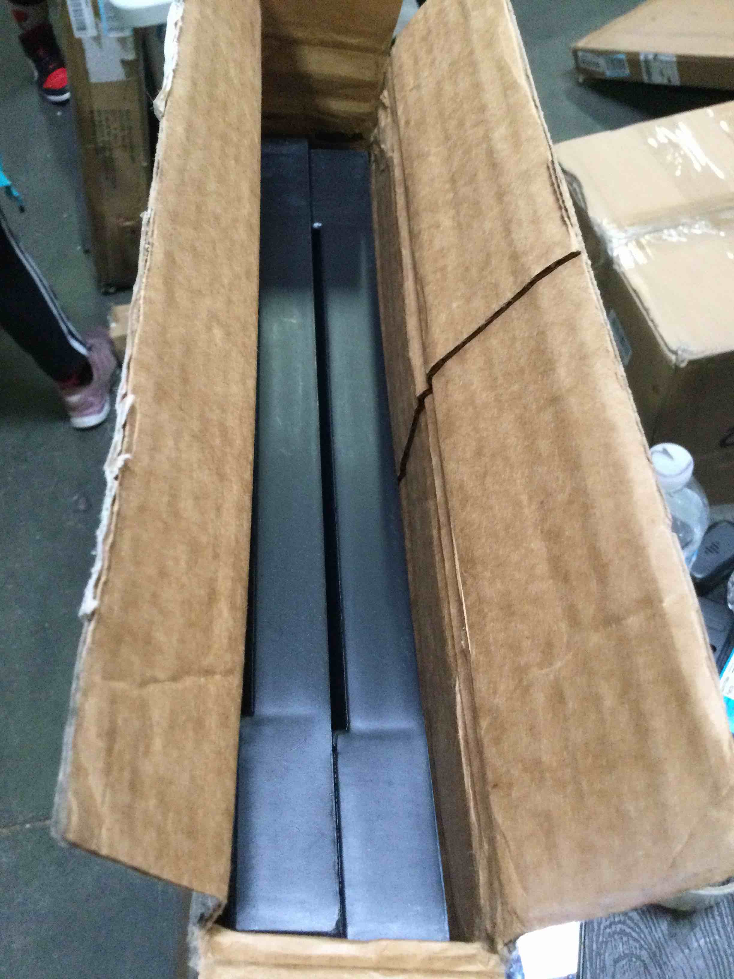 https://s3.amazonaws.com/lotting-images-prod/bidfta/BLU5513038_1699292243715.jpeg