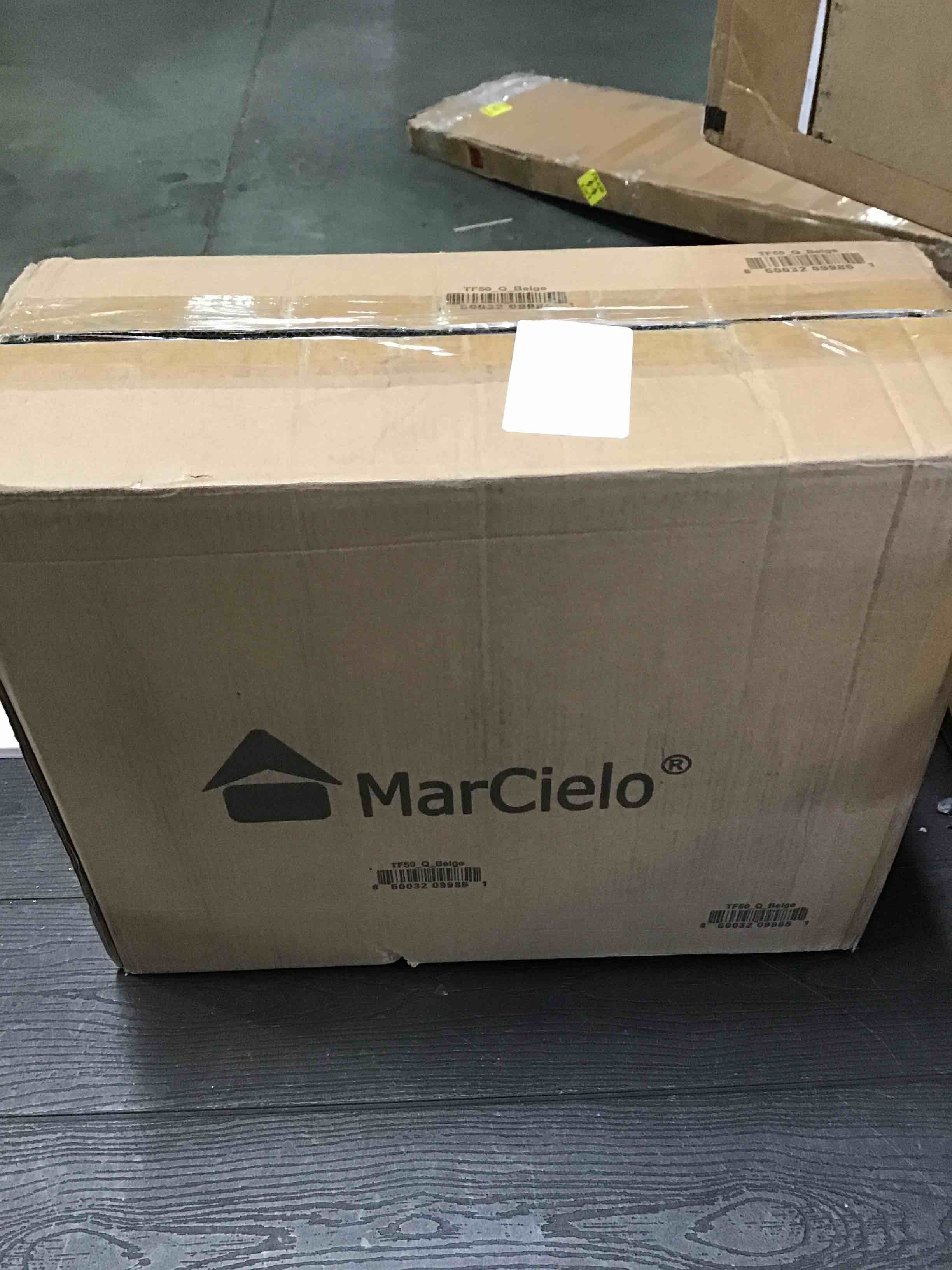 https://s3.amazonaws.com/lotting-images-prod/bidfta/BLU5513142_1699374064659.jpeg